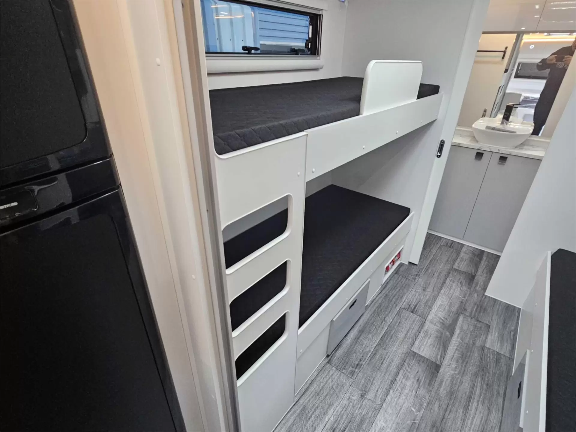 https://media-caravea.syd1.digitaloceanspaces.com/caravans/95EIC11626/exterior-13.webp