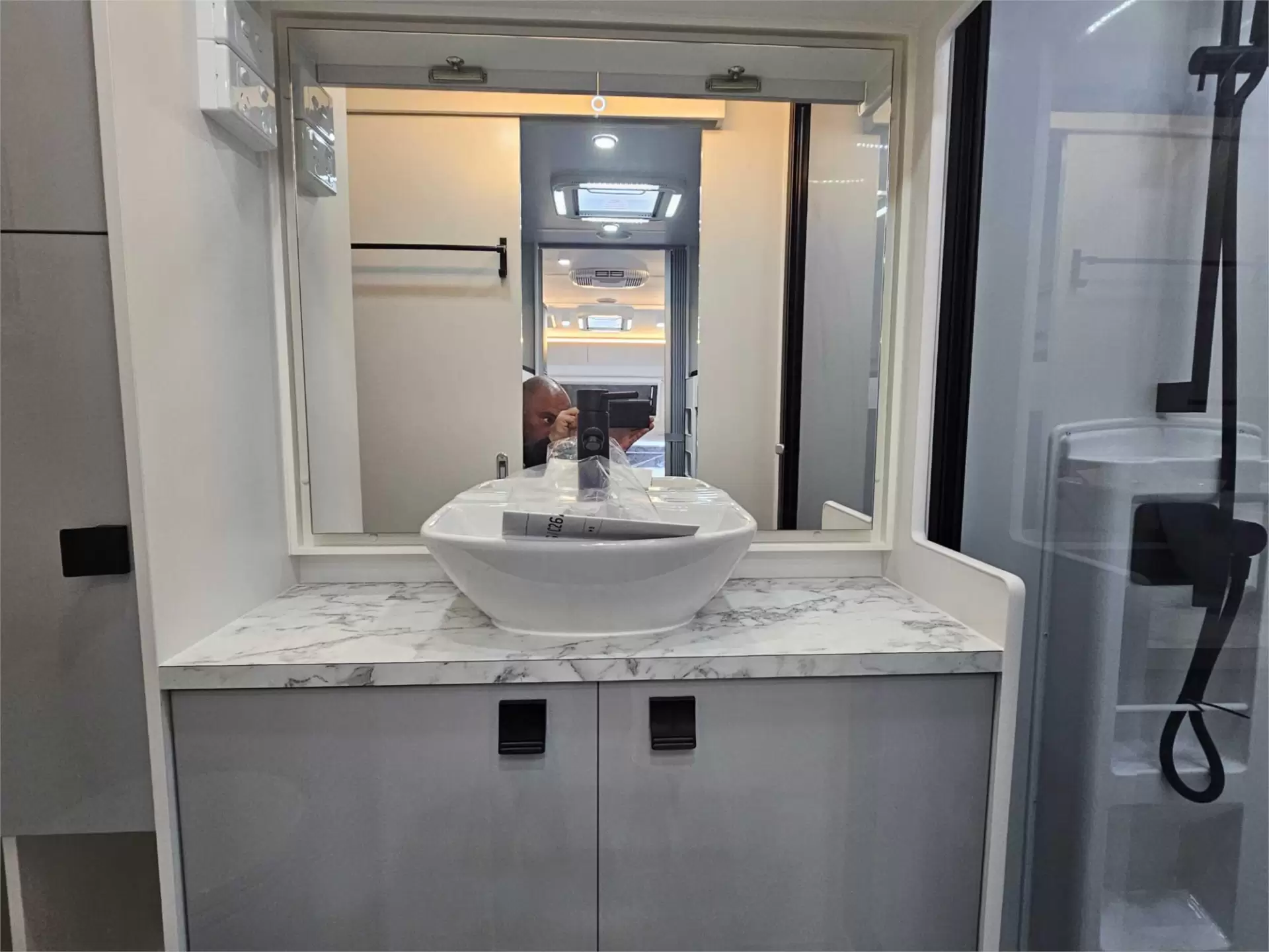 https://media-caravea.syd1.digitaloceanspaces.com/caravans/95EIC11626/exterior-17.webp