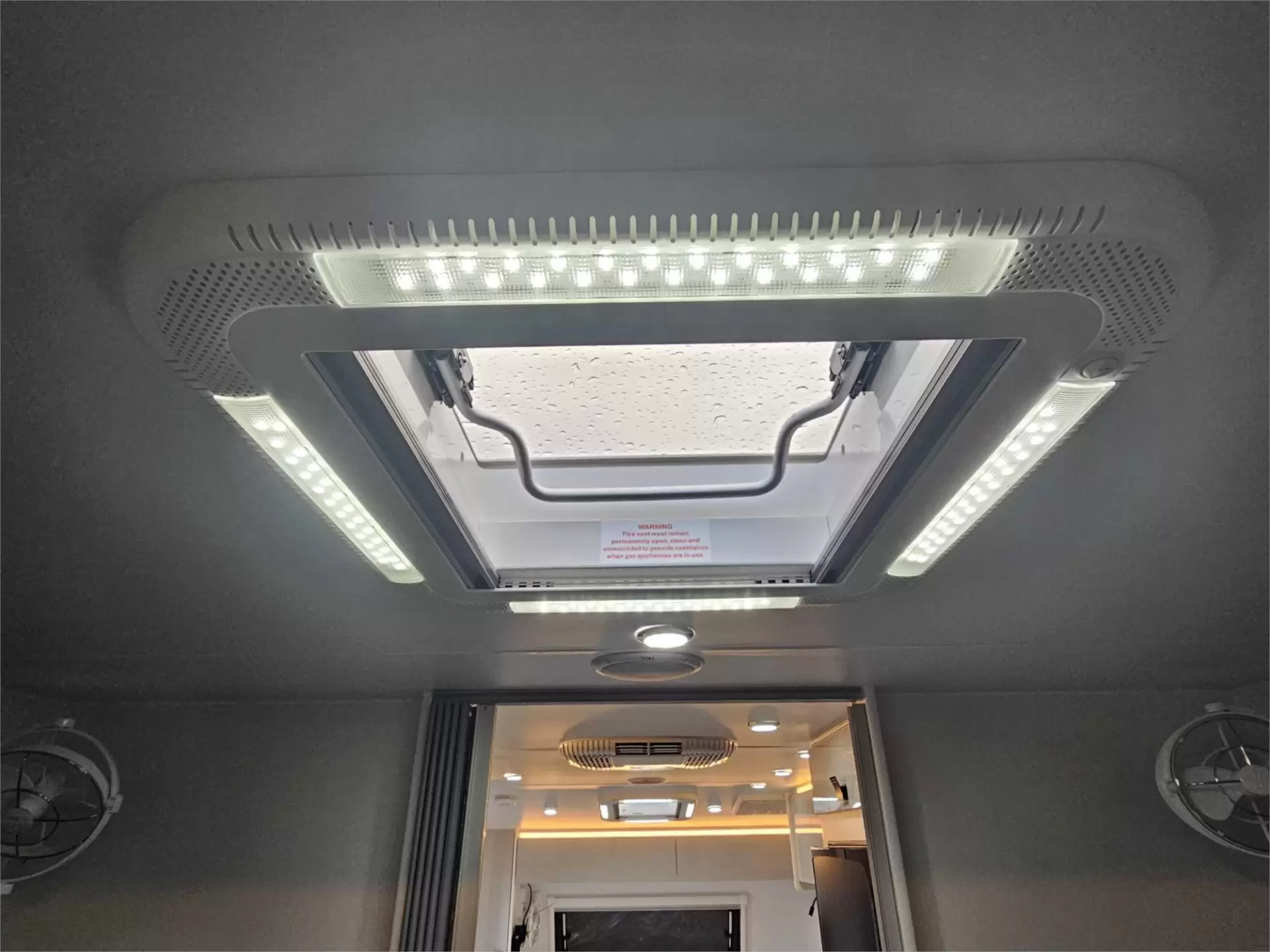 https://media-caravea.syd1.digitaloceanspaces.com/caravans/95EIC11626/exterior-19.webp