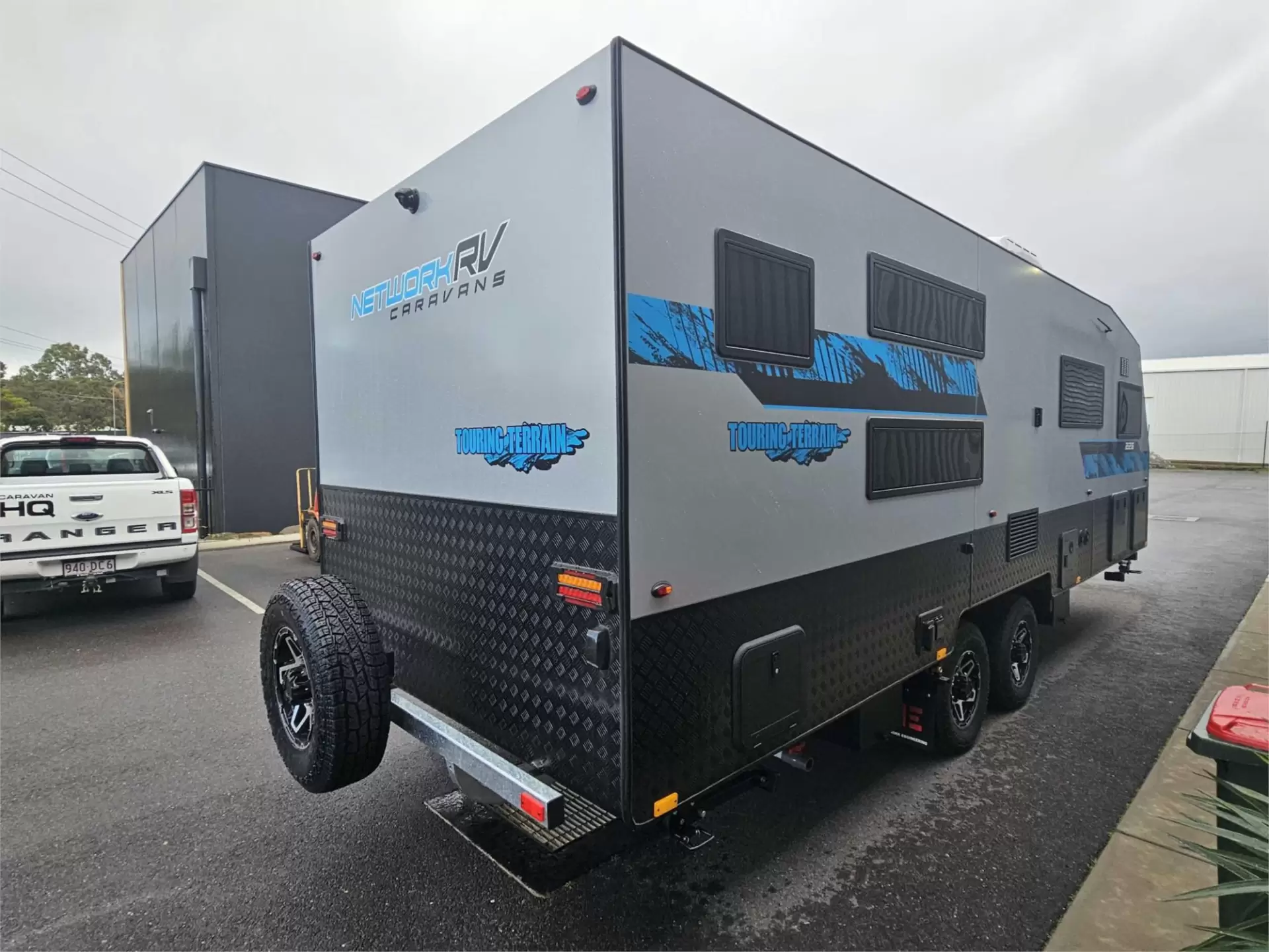https://media-caravea.syd1.digitaloceanspaces.com/caravans/95EIC11626/exterior-22.webp