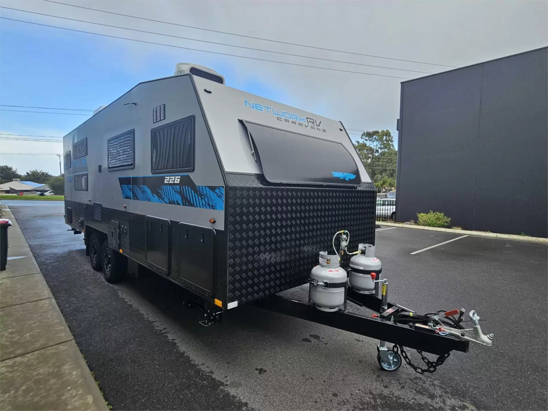 https://media-caravea.syd1.digitaloceanspaces.com/caravans/95EIC11626/exterior-23.webp