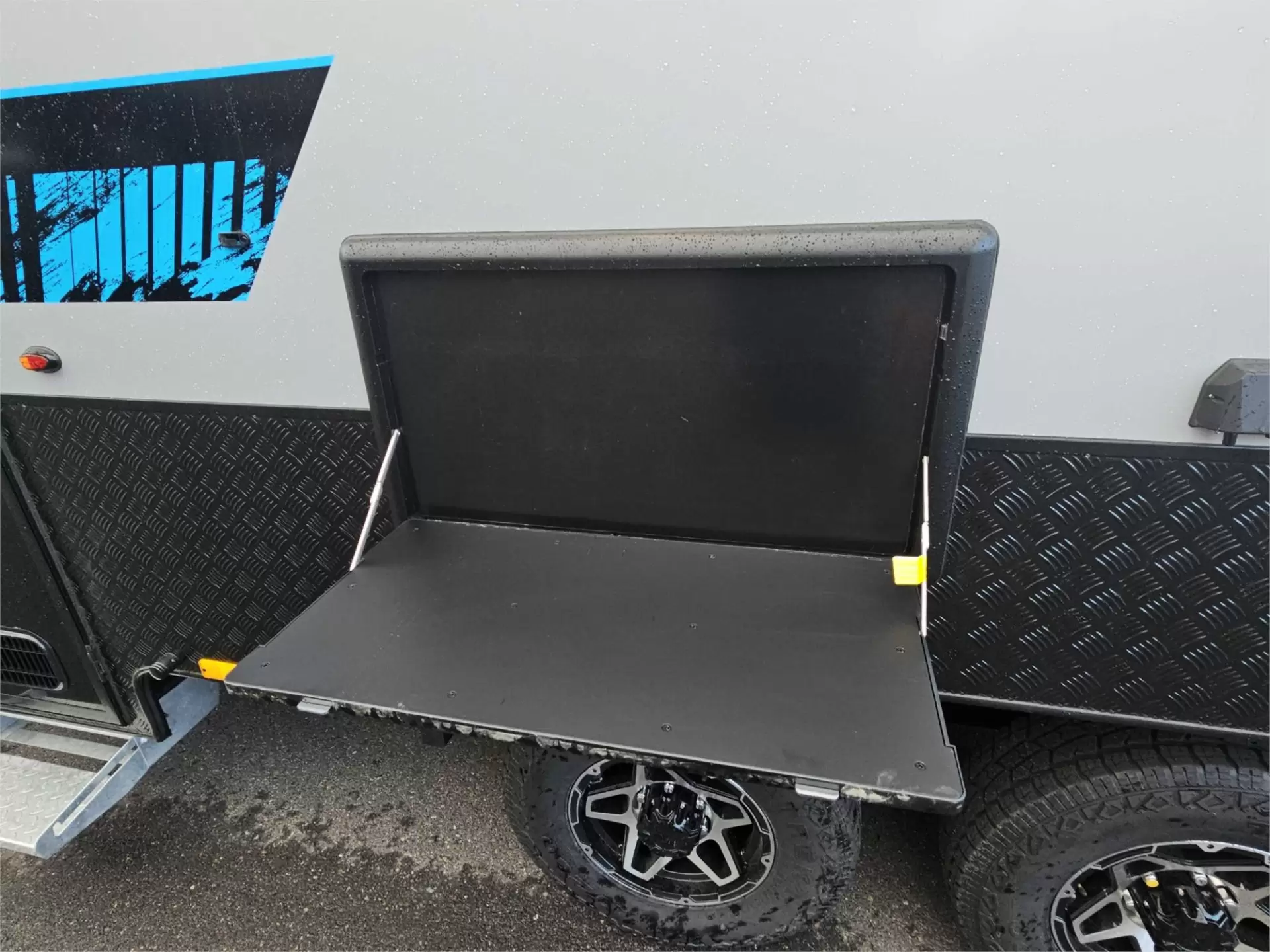 https://media-caravea.syd1.digitaloceanspaces.com/caravans/95EIC11626/exterior-4.webp