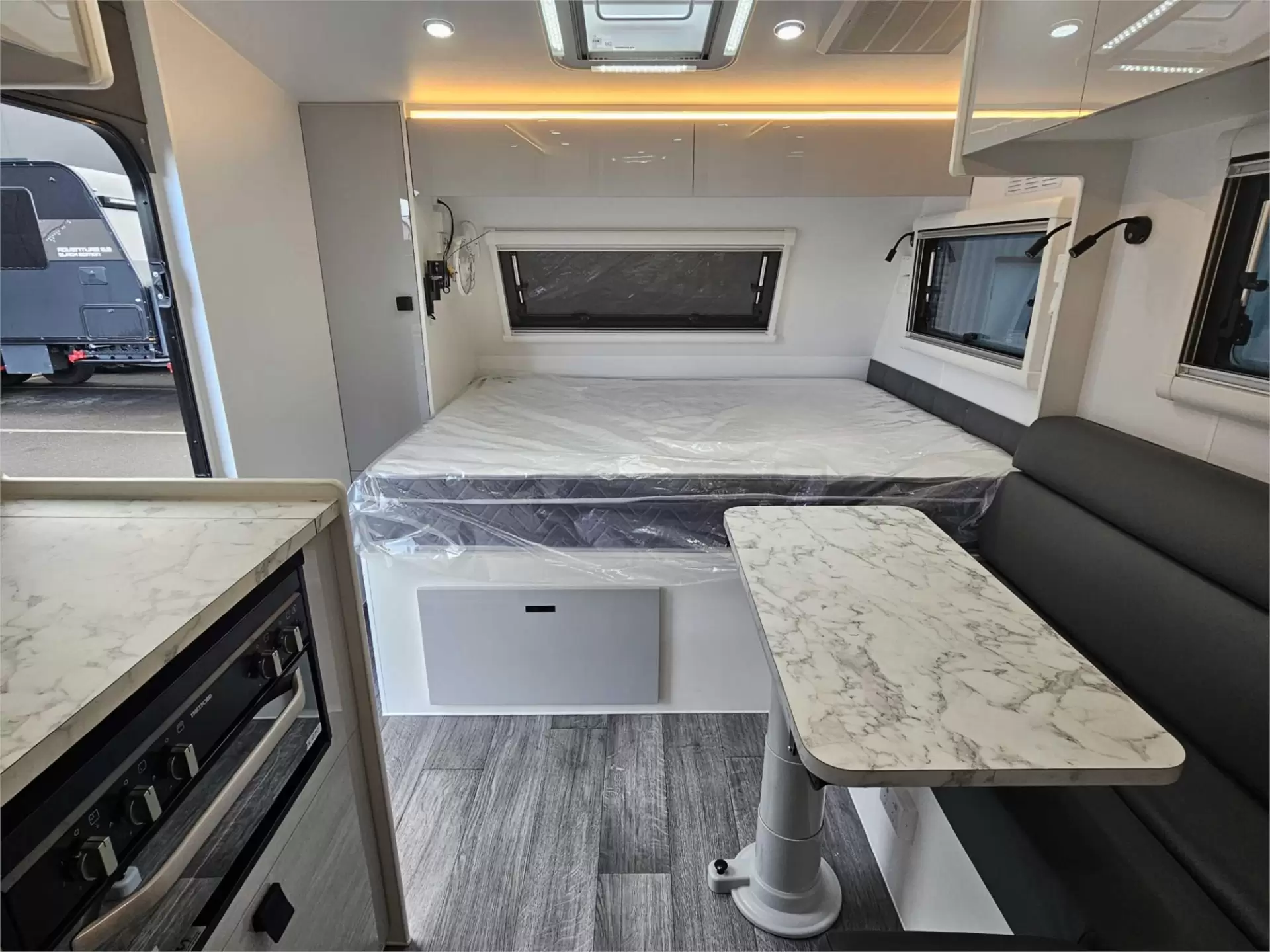 https://media-caravea.syd1.digitaloceanspaces.com/caravans/95EIC11626/exterior-5.webp