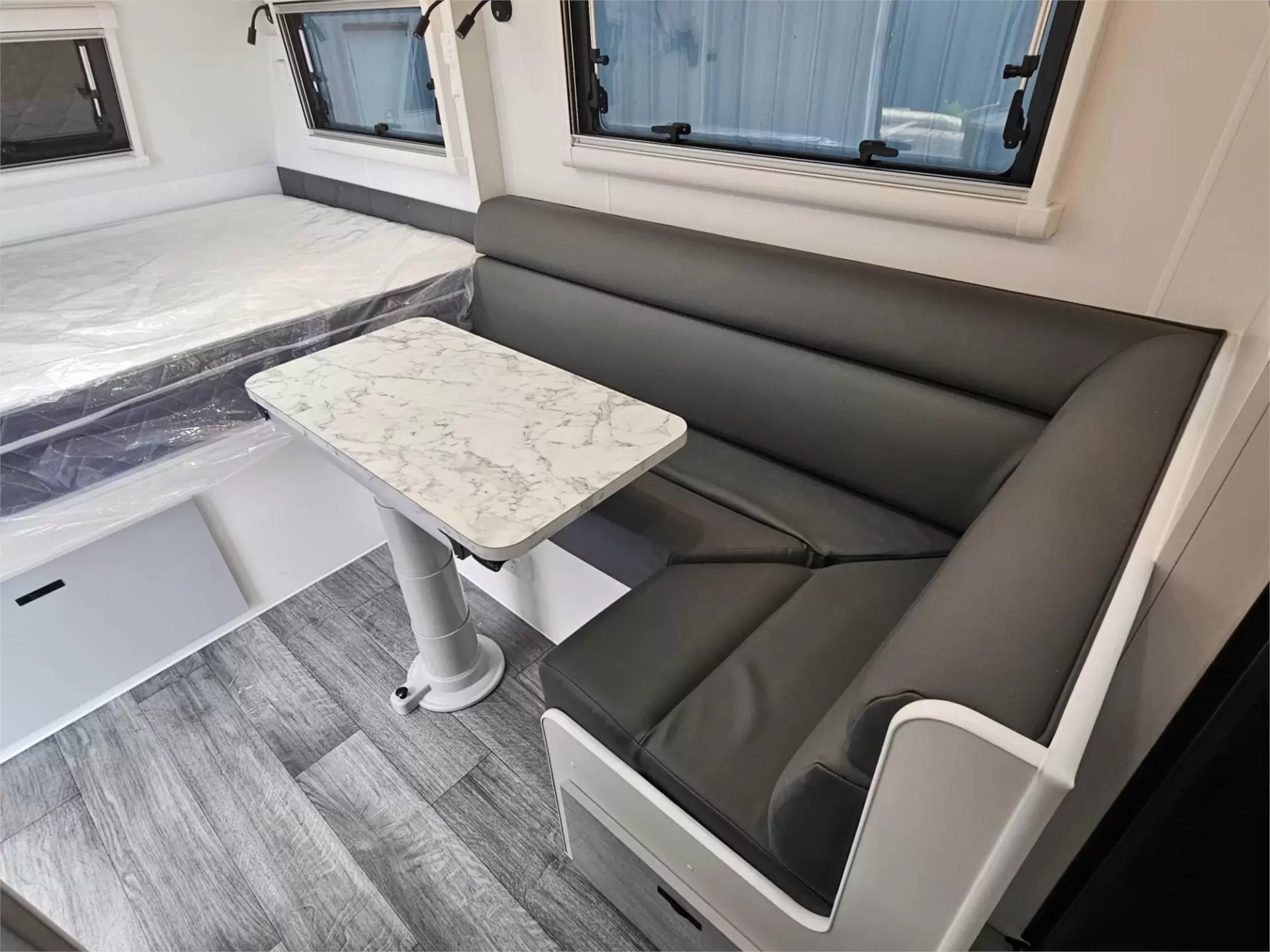 https://media-caravea.syd1.digitaloceanspaces.com/caravans/95EIC11626/exterior-6.webp