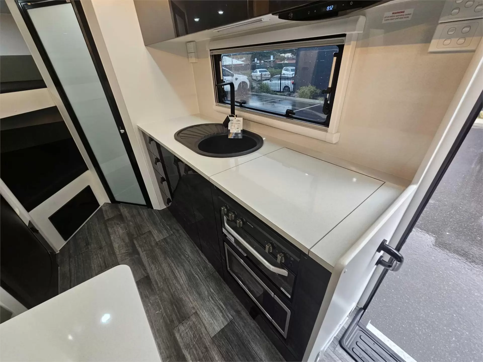 https://media-caravea.syd1.digitaloceanspaces.com/caravans/95EIC11627/exterior-1.webp