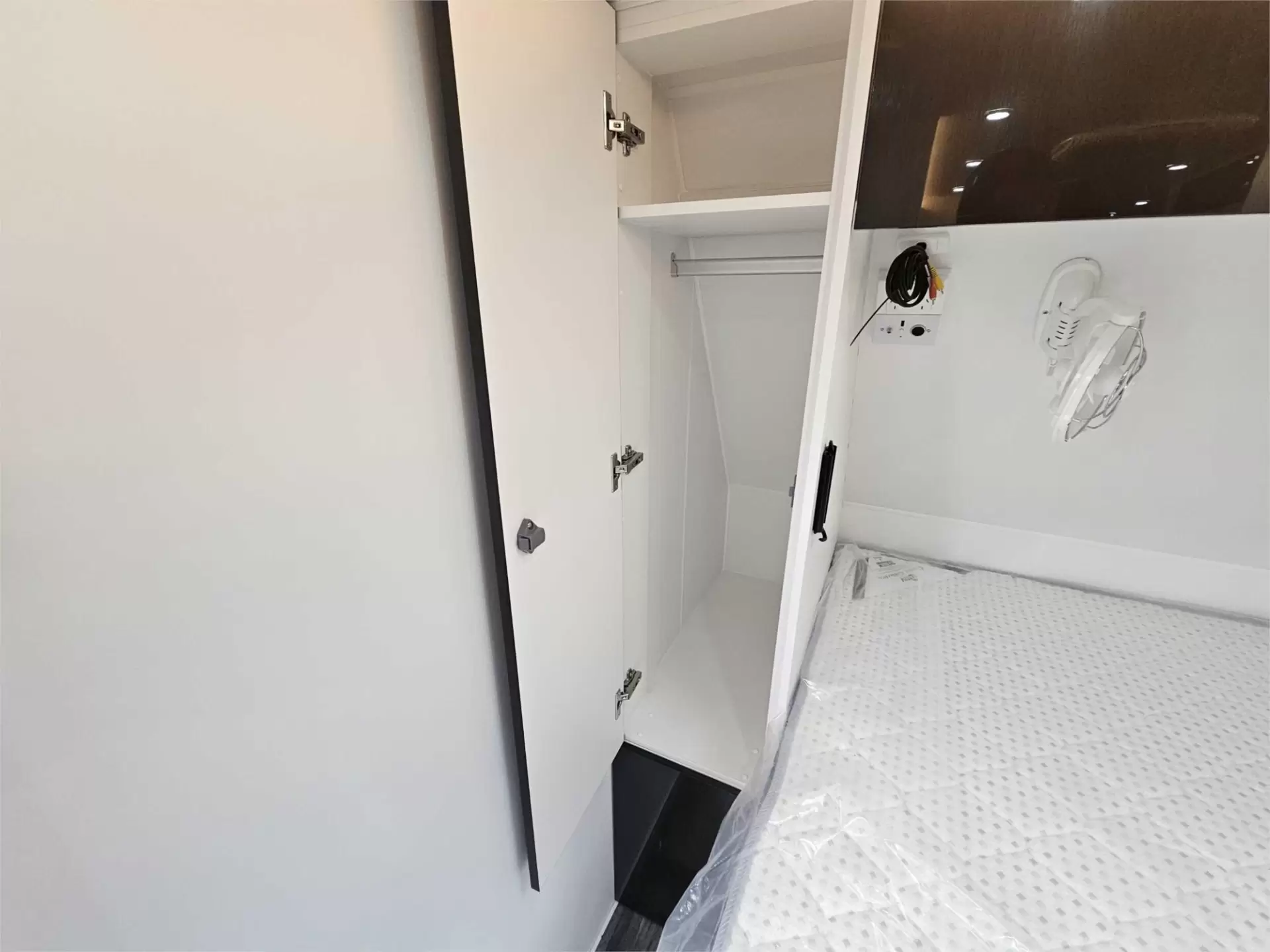 https://media-caravea.syd1.digitaloceanspaces.com/caravans/95EIC11627/exterior-10.webp