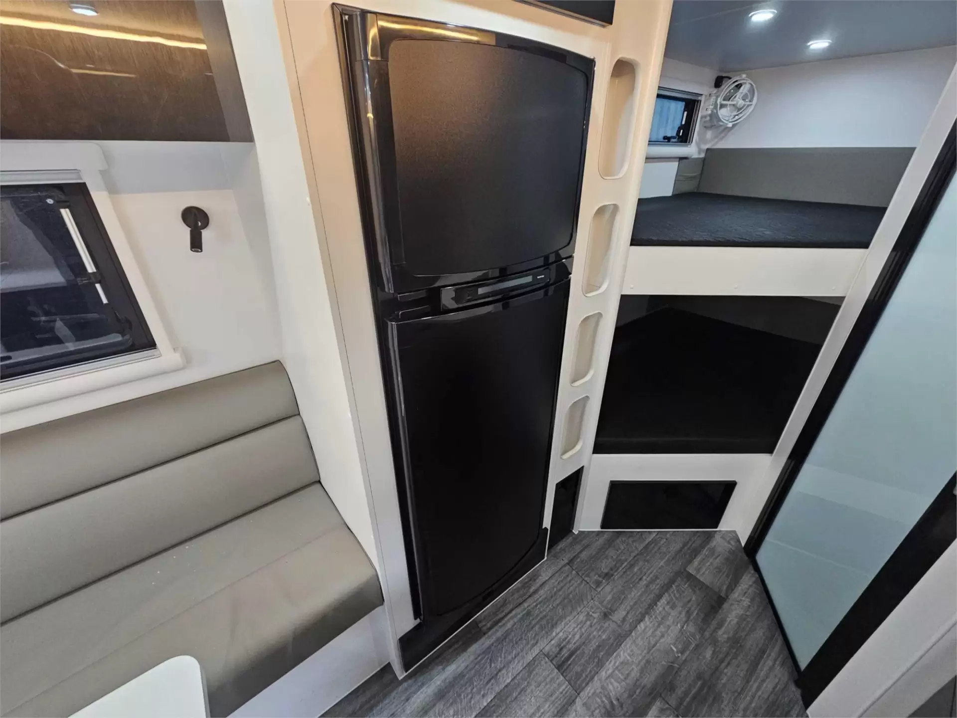 https://media-caravea.syd1.digitaloceanspaces.com/caravans/95EIC11627/exterior-4.webp