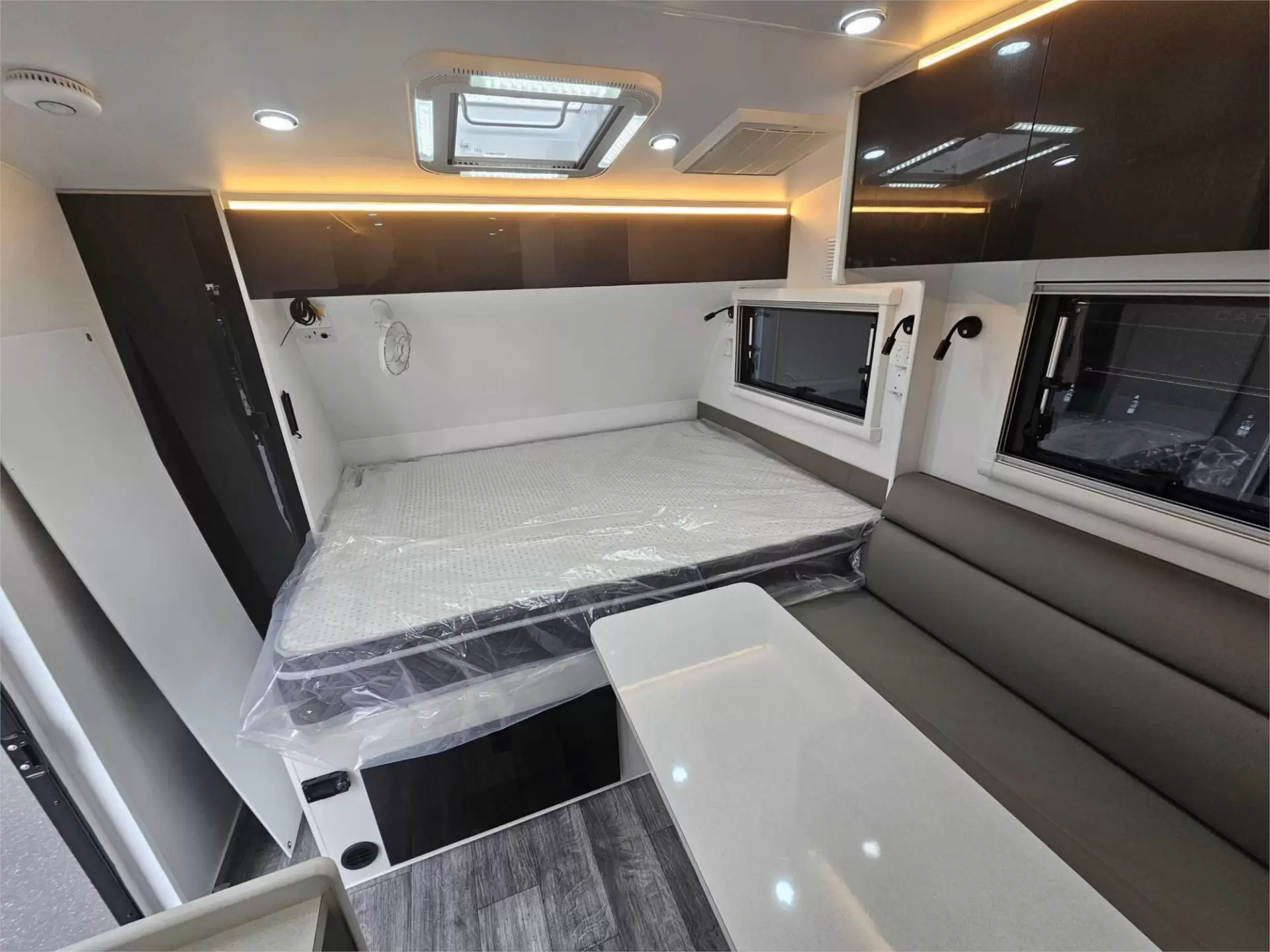 https://media-caravea.syd1.digitaloceanspaces.com/caravans/95EIC11627/exterior-7.webp