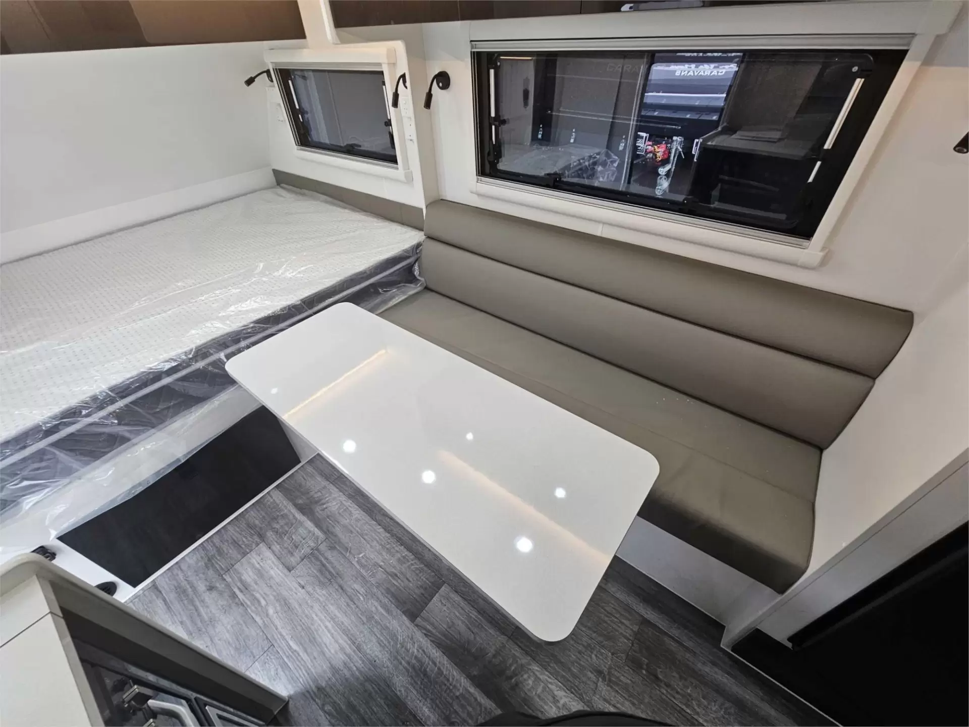 https://media-caravea.syd1.digitaloceanspaces.com/caravans/95EIC11627/exterior-8.webp