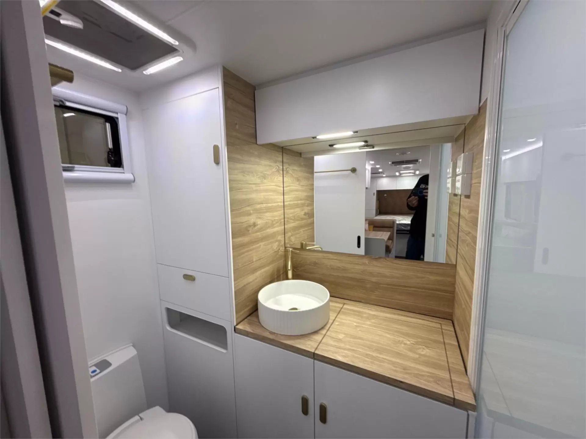 https://media-caravea.syd1.digitaloceanspaces.com/caravans/95EIC11809/exterior-1.webp