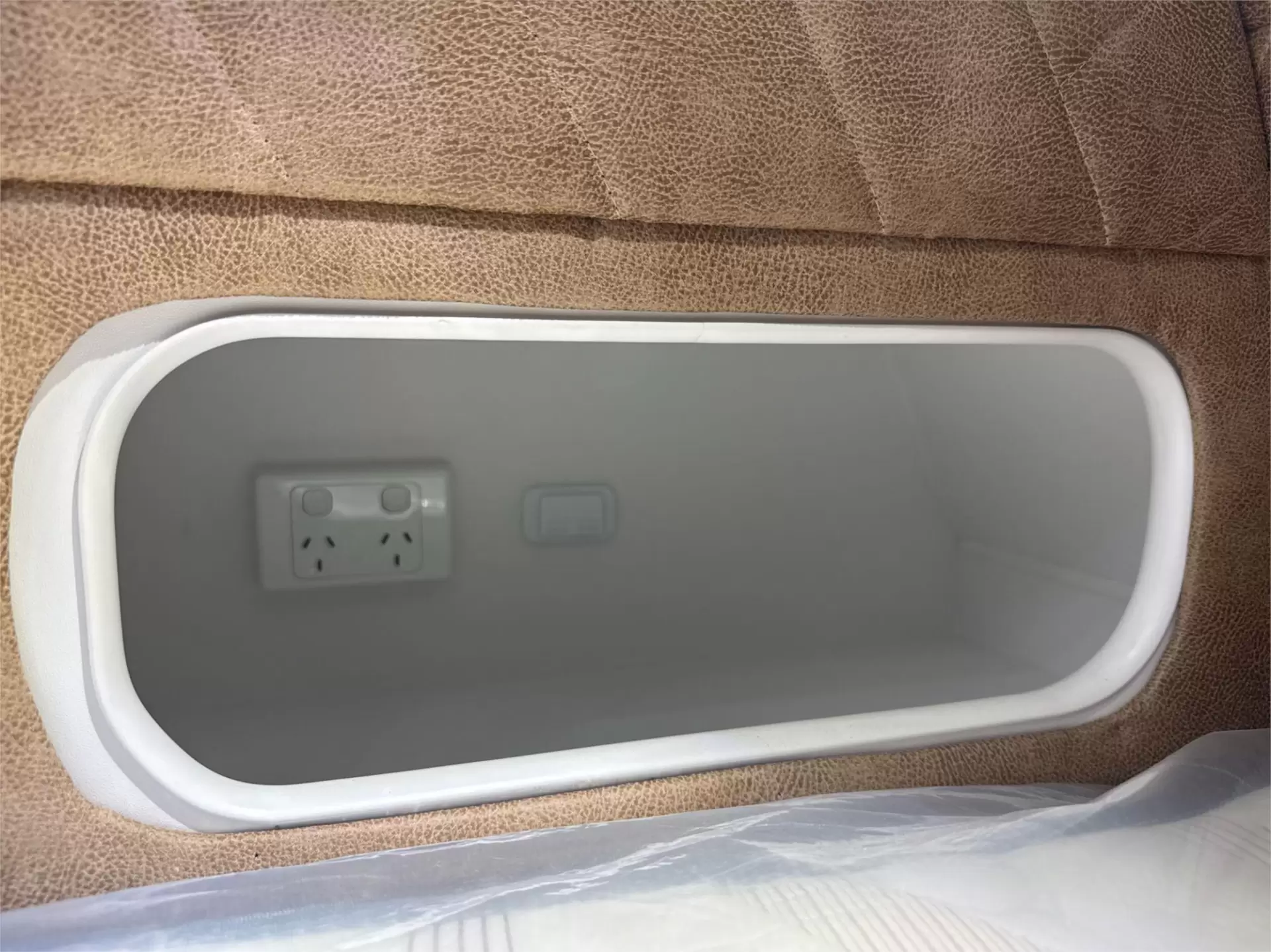 https://media-caravea.syd1.digitaloceanspaces.com/caravans/95EIC11809/exterior-12.webp
