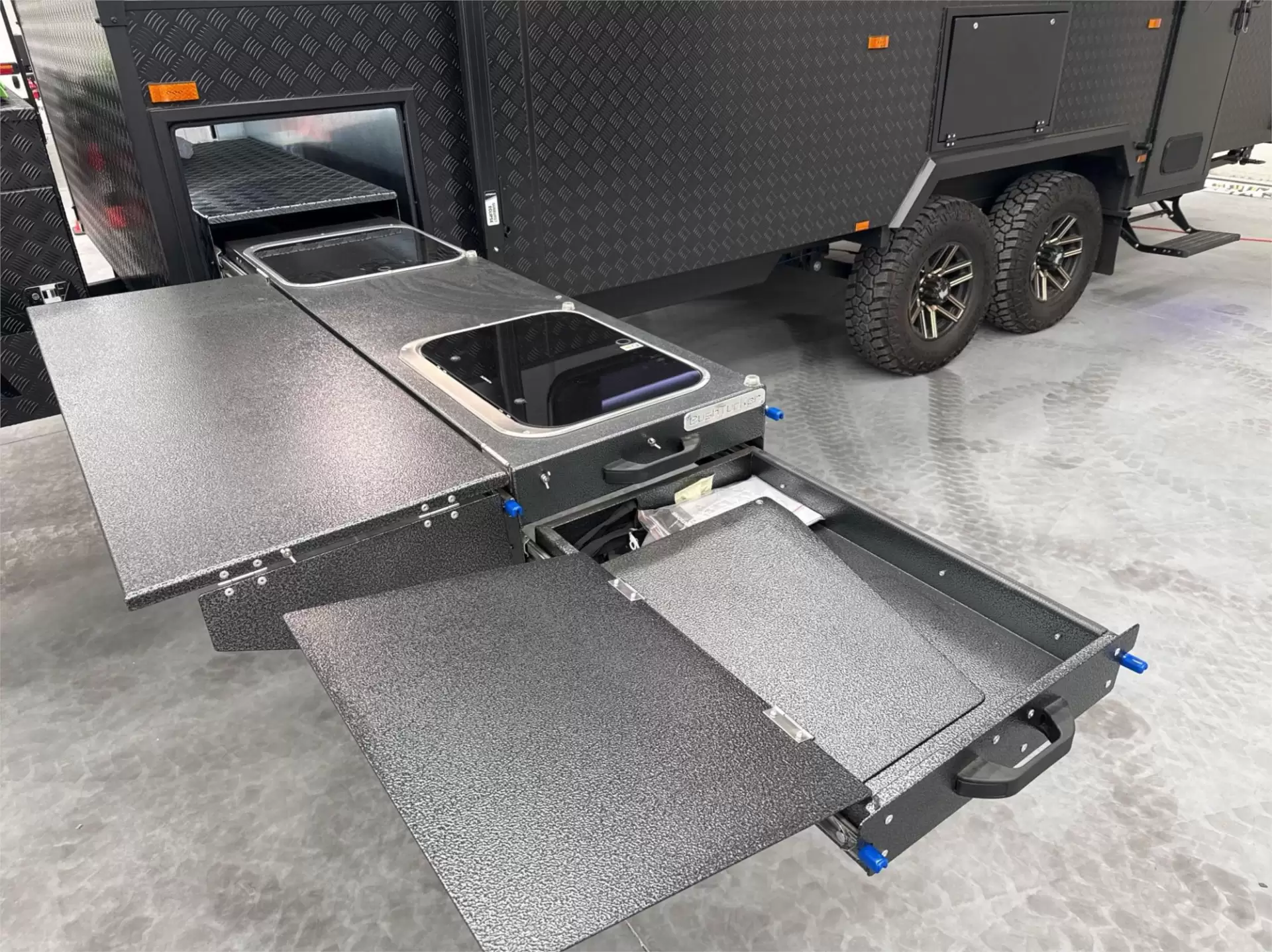 https://media-caravea.syd1.digitaloceanspaces.com/caravans/95EIC11809/exterior-17.webp
