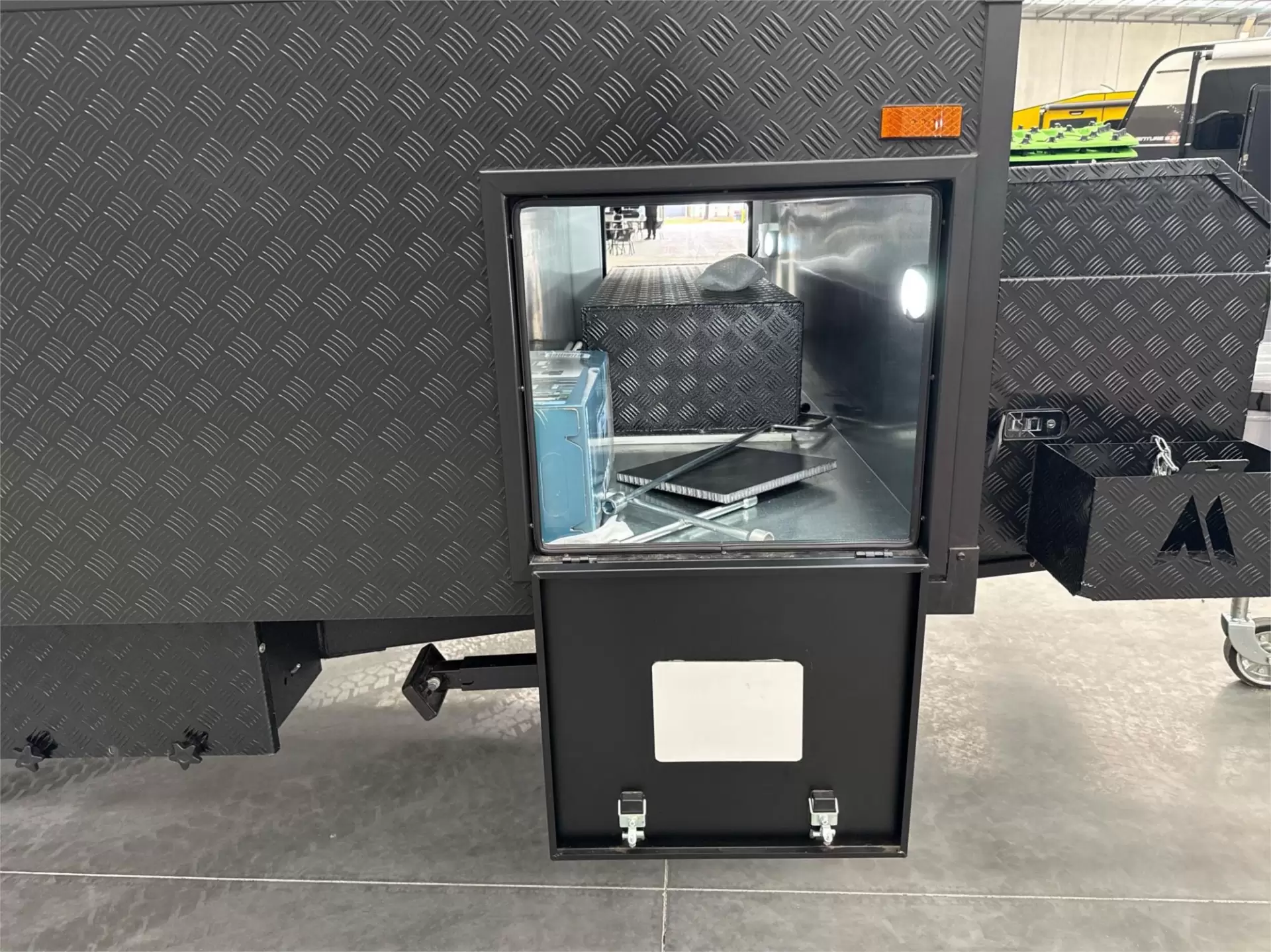 https://media-caravea.syd1.digitaloceanspaces.com/caravans/95EIC11809/exterior-30.webp