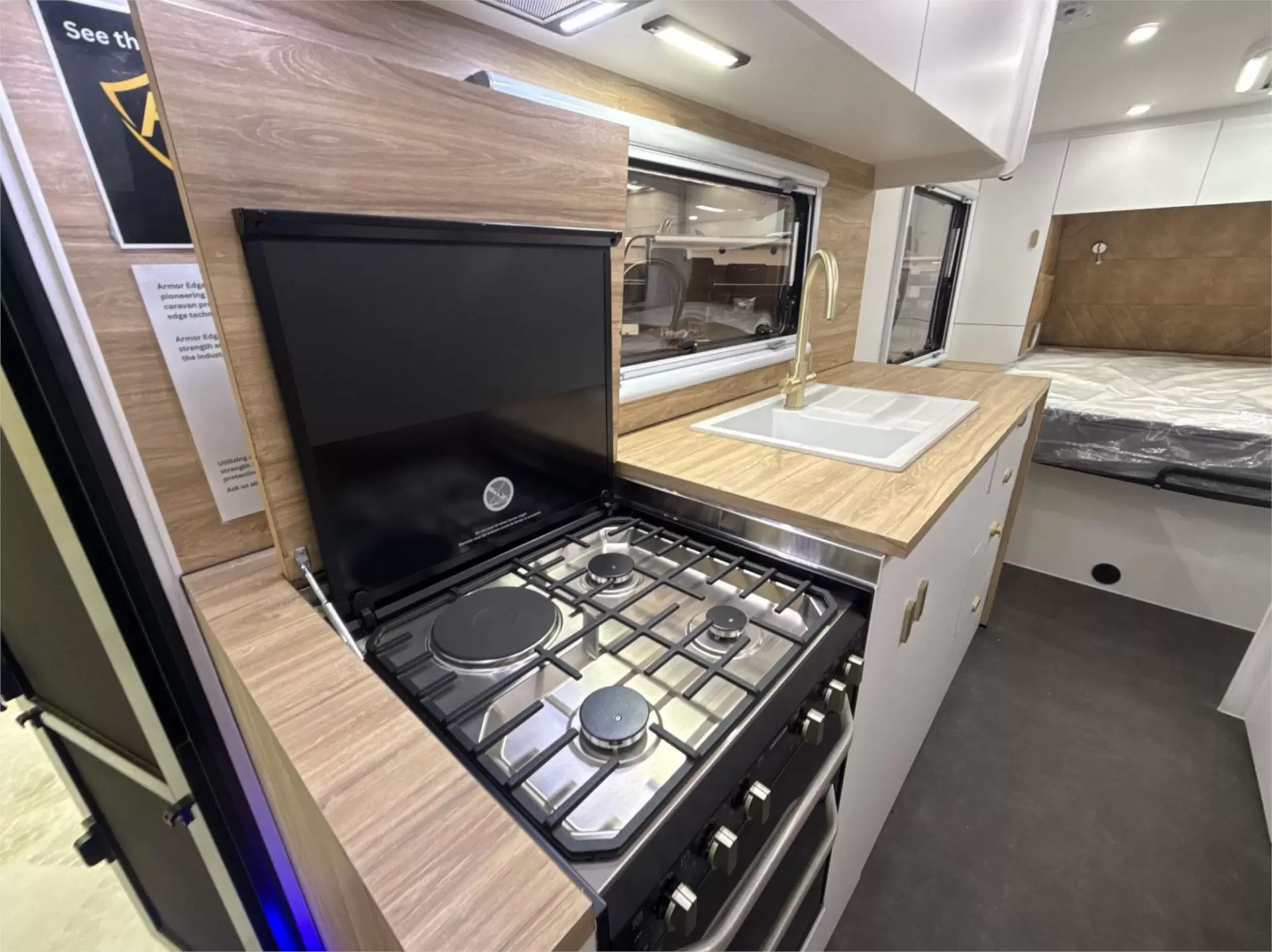 https://media-caravea.syd1.digitaloceanspaces.com/caravans/95EIC11809/exterior-8.webp