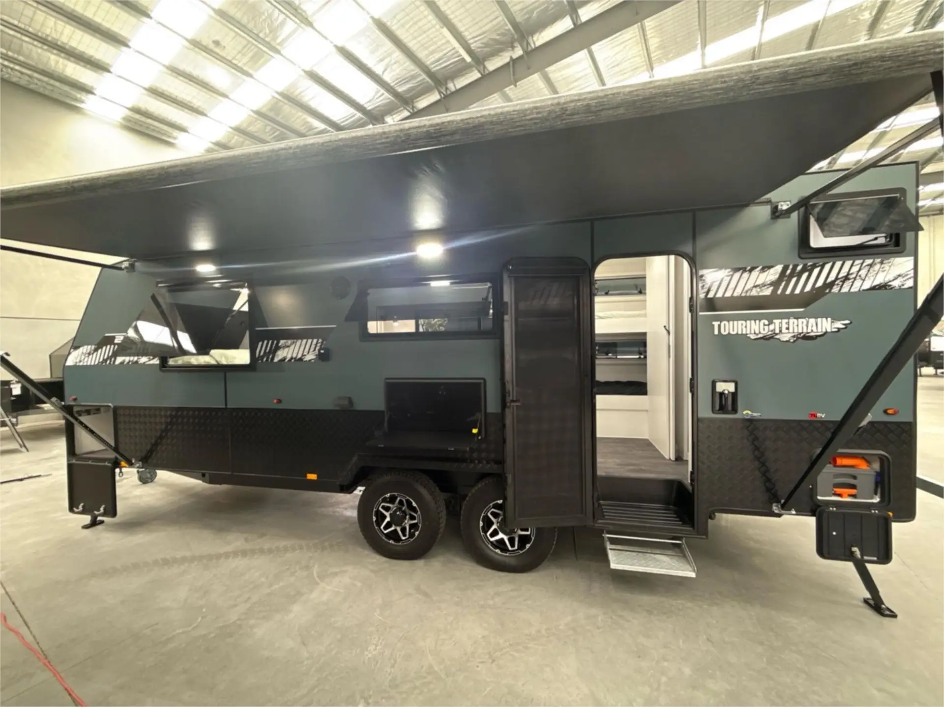 https://media-caravea.syd1.digitaloceanspaces.com/caravans/95EIC13362/exterior-13.webp