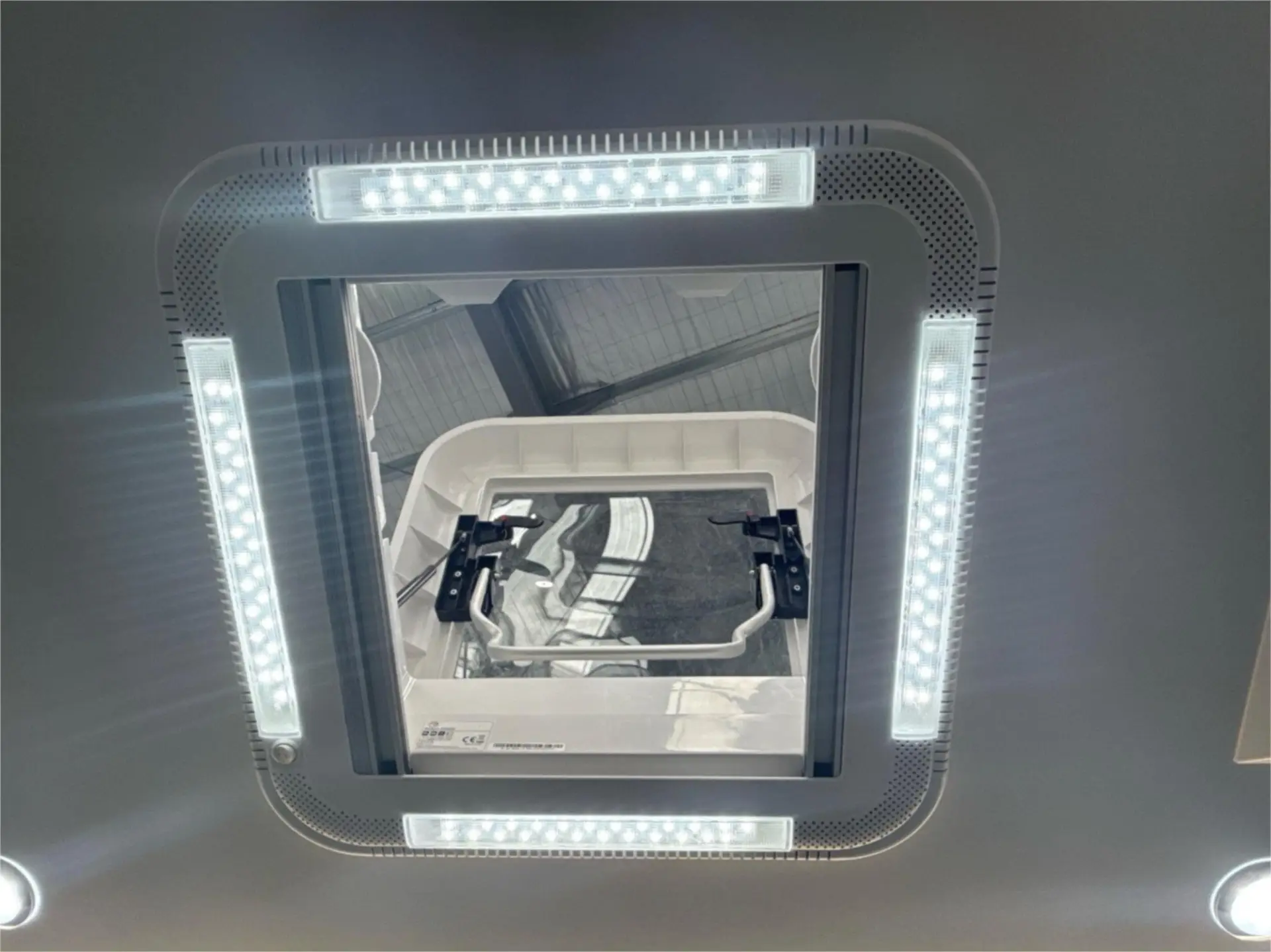 https://media-caravea.syd1.digitaloceanspaces.com/caravans/95EIC13362/exterior-27.webp