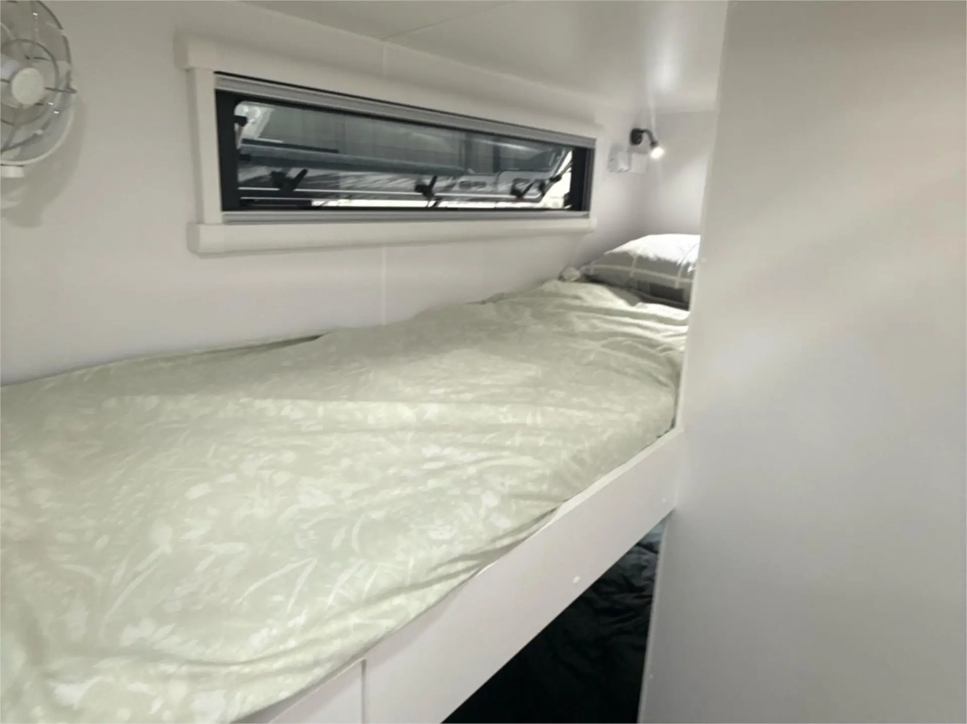 https://media-caravea.syd1.digitaloceanspaces.com/caravans/95EIC13362/exterior-4.webp