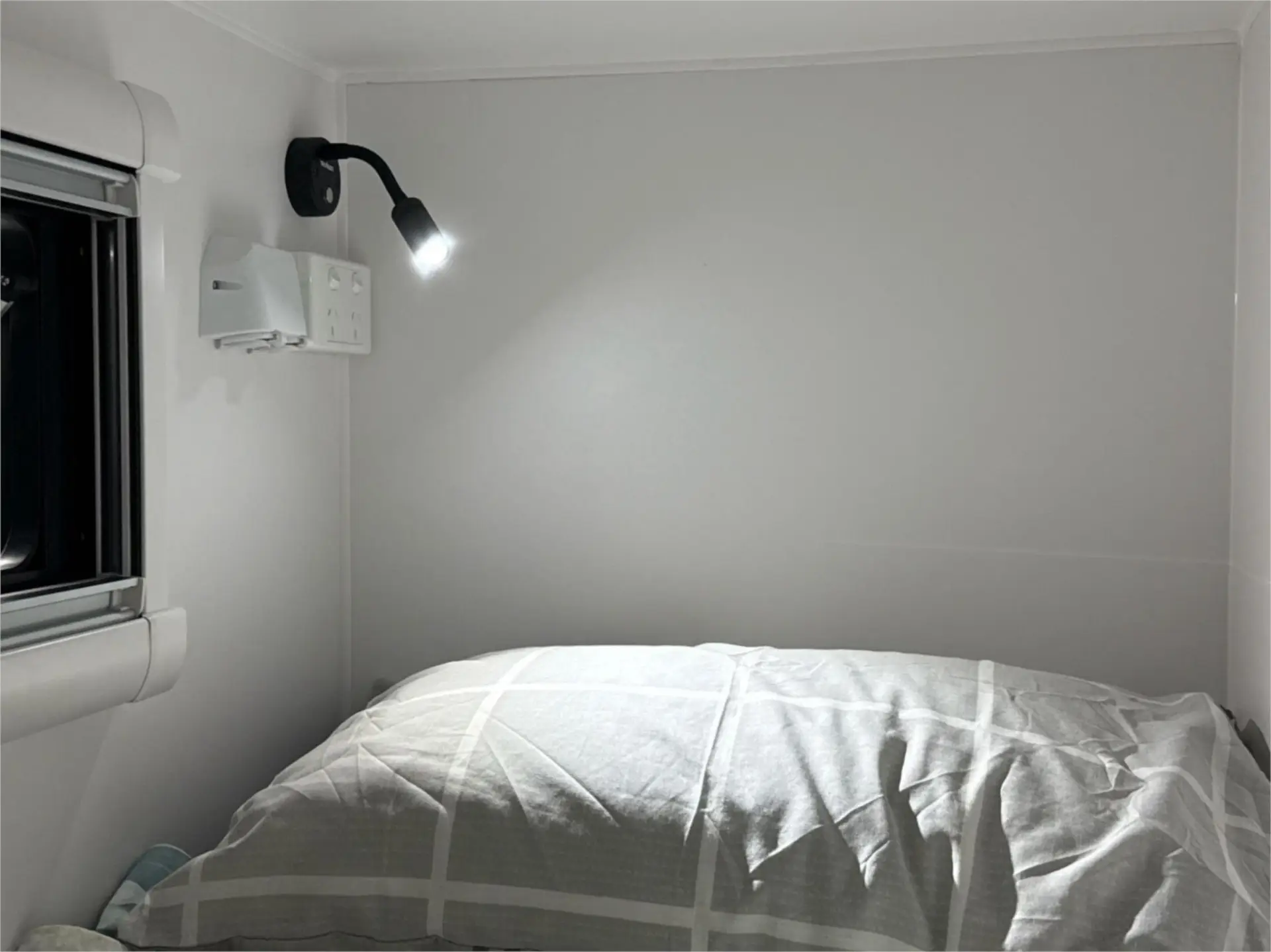 https://media-caravea.syd1.digitaloceanspaces.com/caravans/95EIC13362/exterior-5.webp