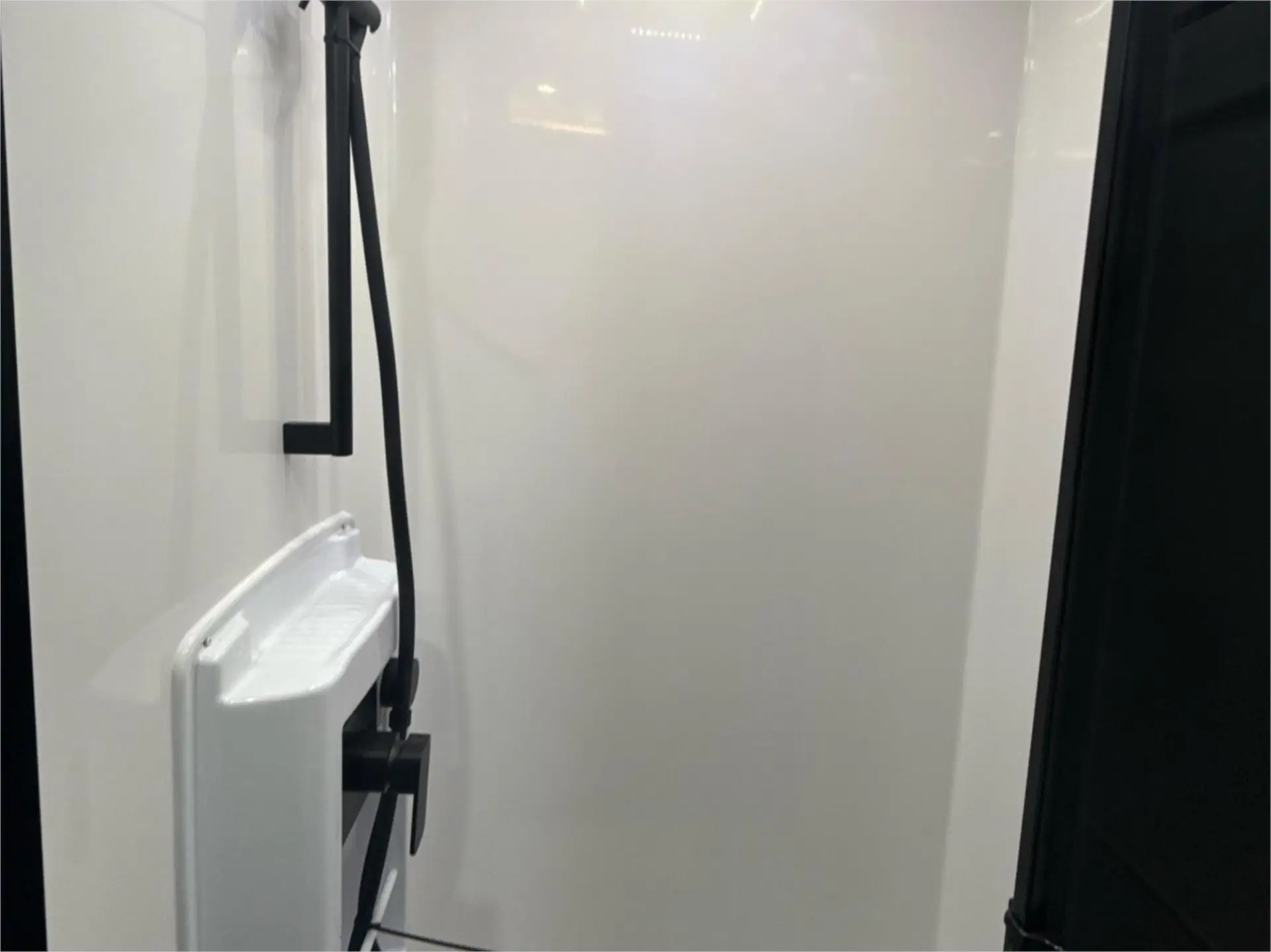 https://media-caravea.syd1.digitaloceanspaces.com/caravans/95EIC13362/exterior-9.webp