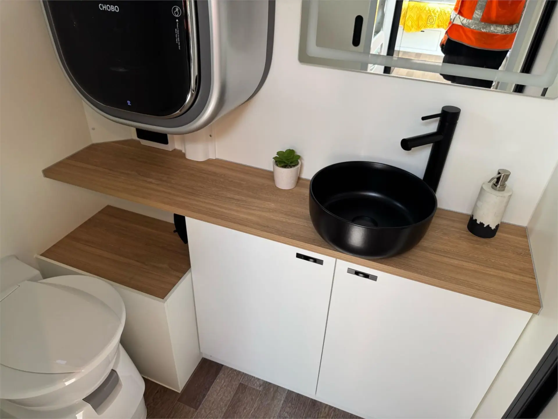 https://media-caravea.syd1.digitaloceanspaces.com/caravans/95EIC14929/exterior-1.webp