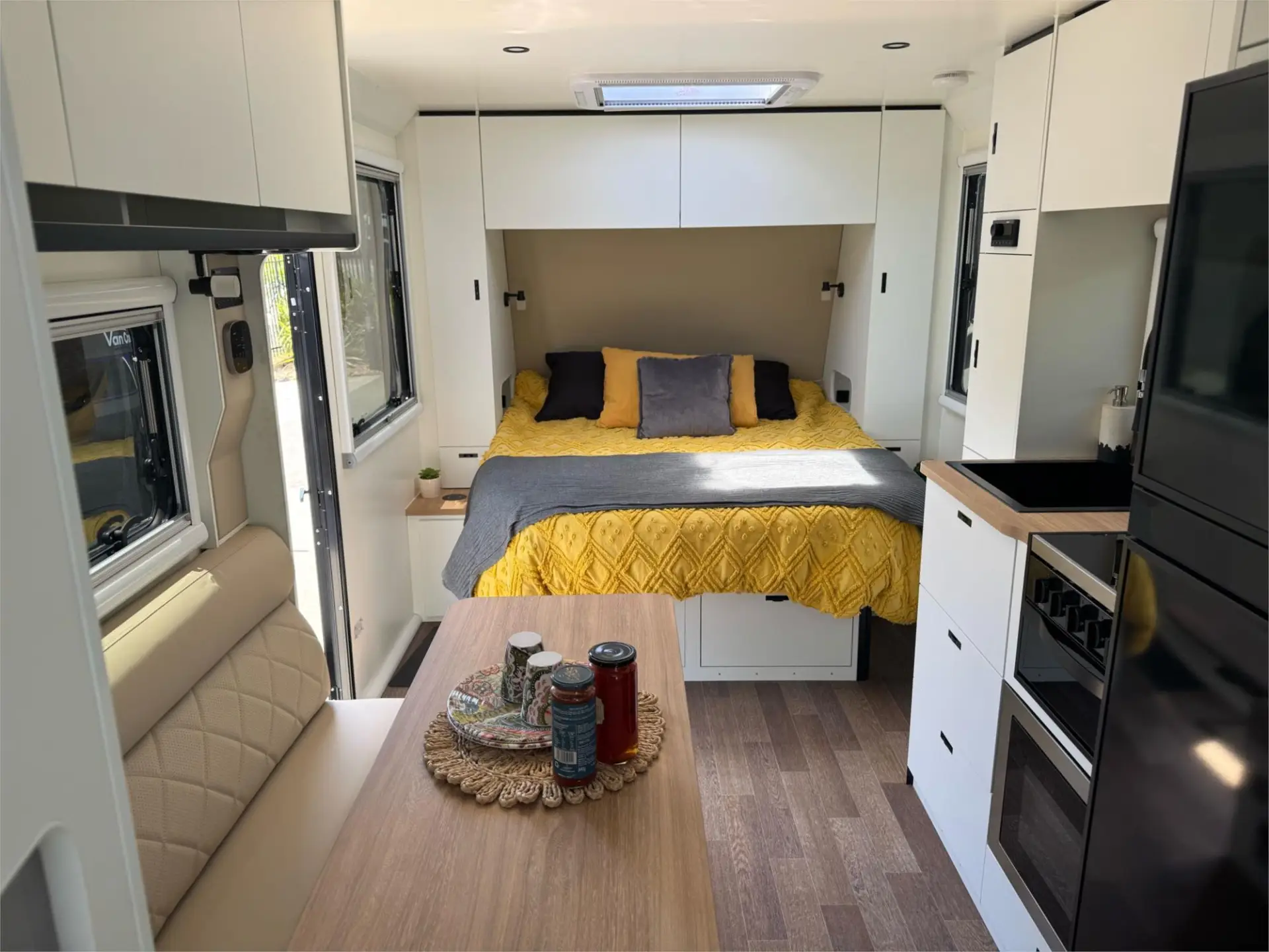 https://media-caravea.syd1.digitaloceanspaces.com/caravans/95EIC14929/exterior-11.webp