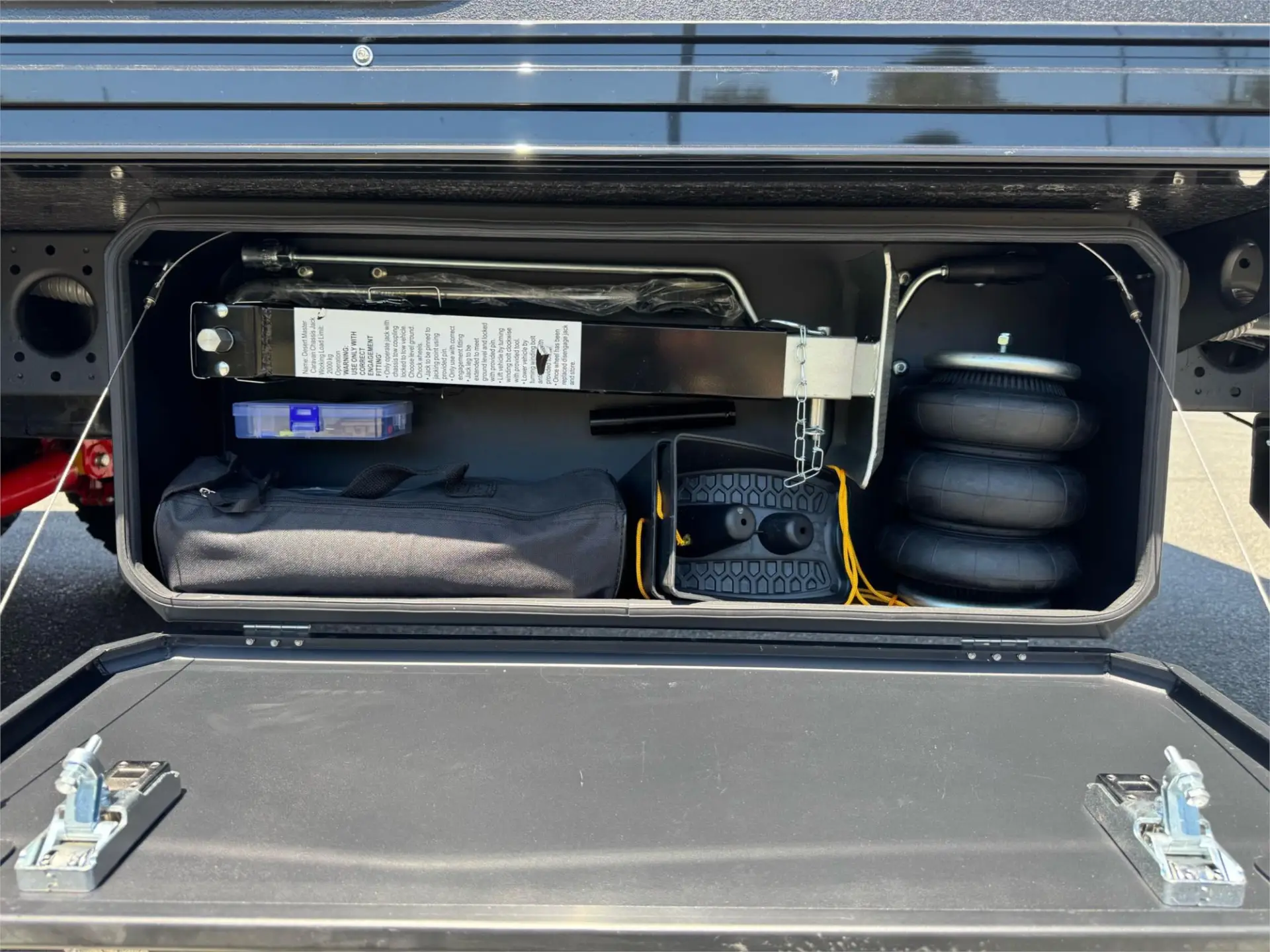 https://media-caravea.syd1.digitaloceanspaces.com/caravans/95EIC14929/exterior-16.webp