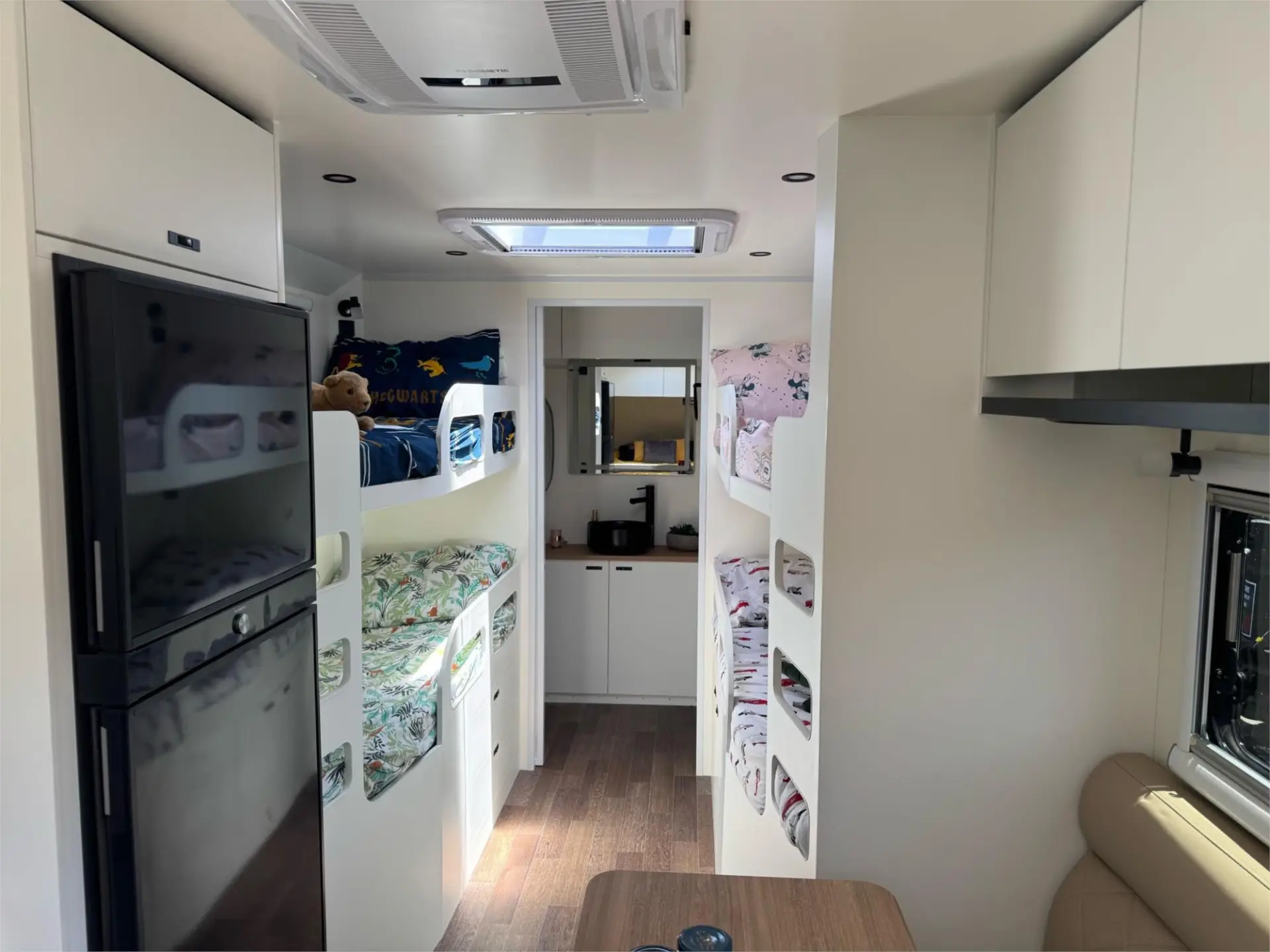 https://media-caravea.syd1.digitaloceanspaces.com/caravans/95EIC14929/exterior-30.webp