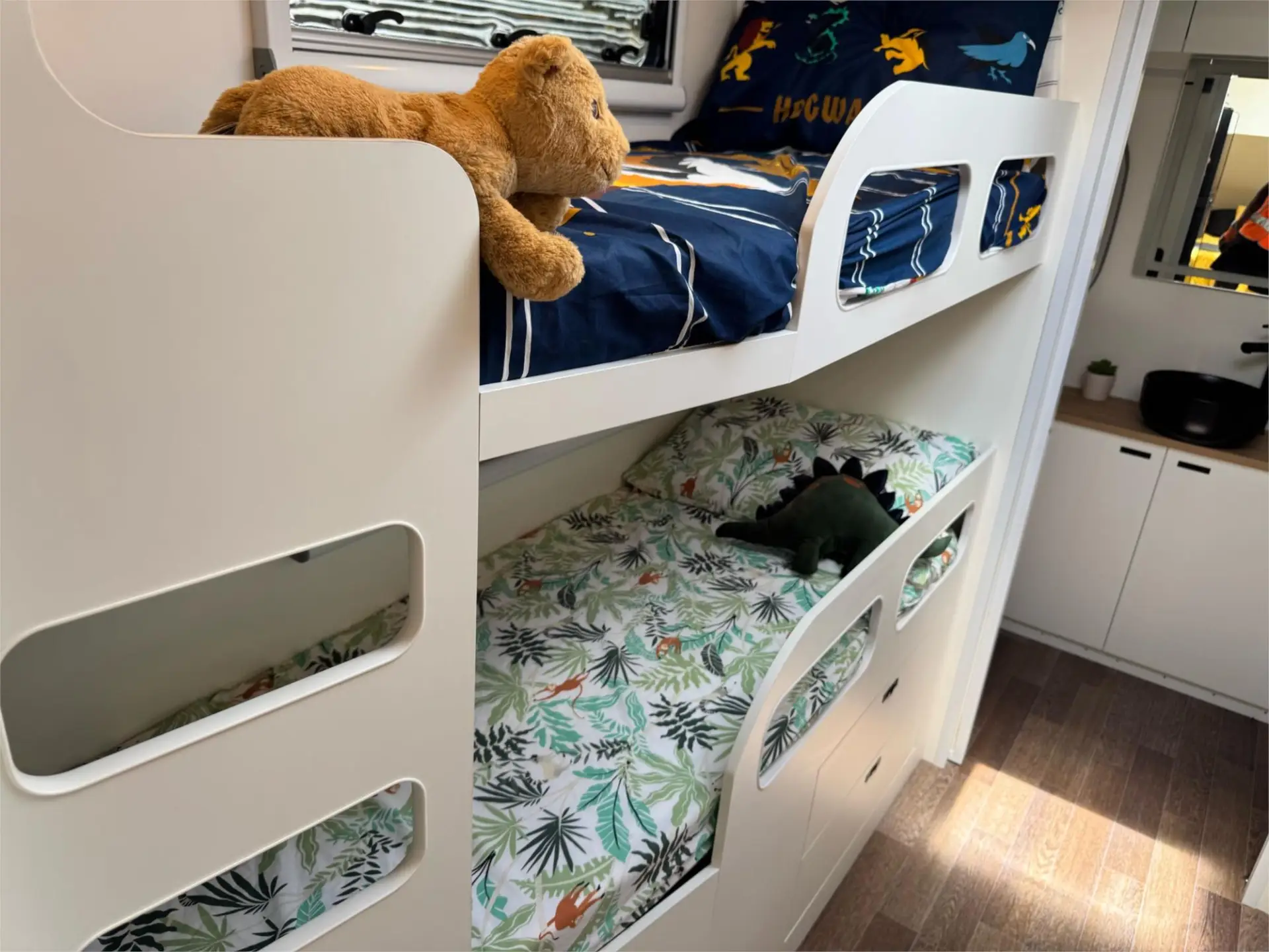 https://media-caravea.syd1.digitaloceanspaces.com/caravans/95EIC14929/exterior-34.webp