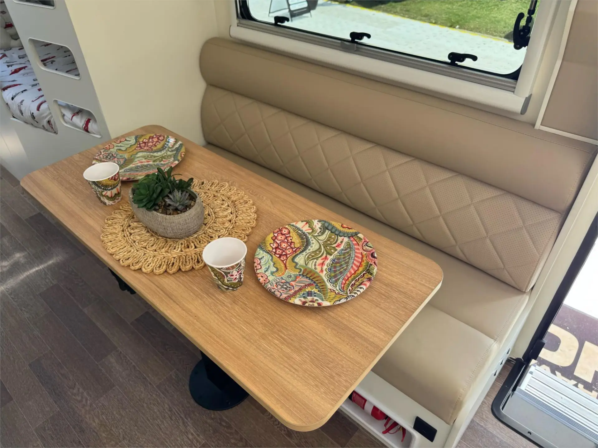 https://media-caravea.syd1.digitaloceanspaces.com/caravans/95EIC14929/exterior-4.webp