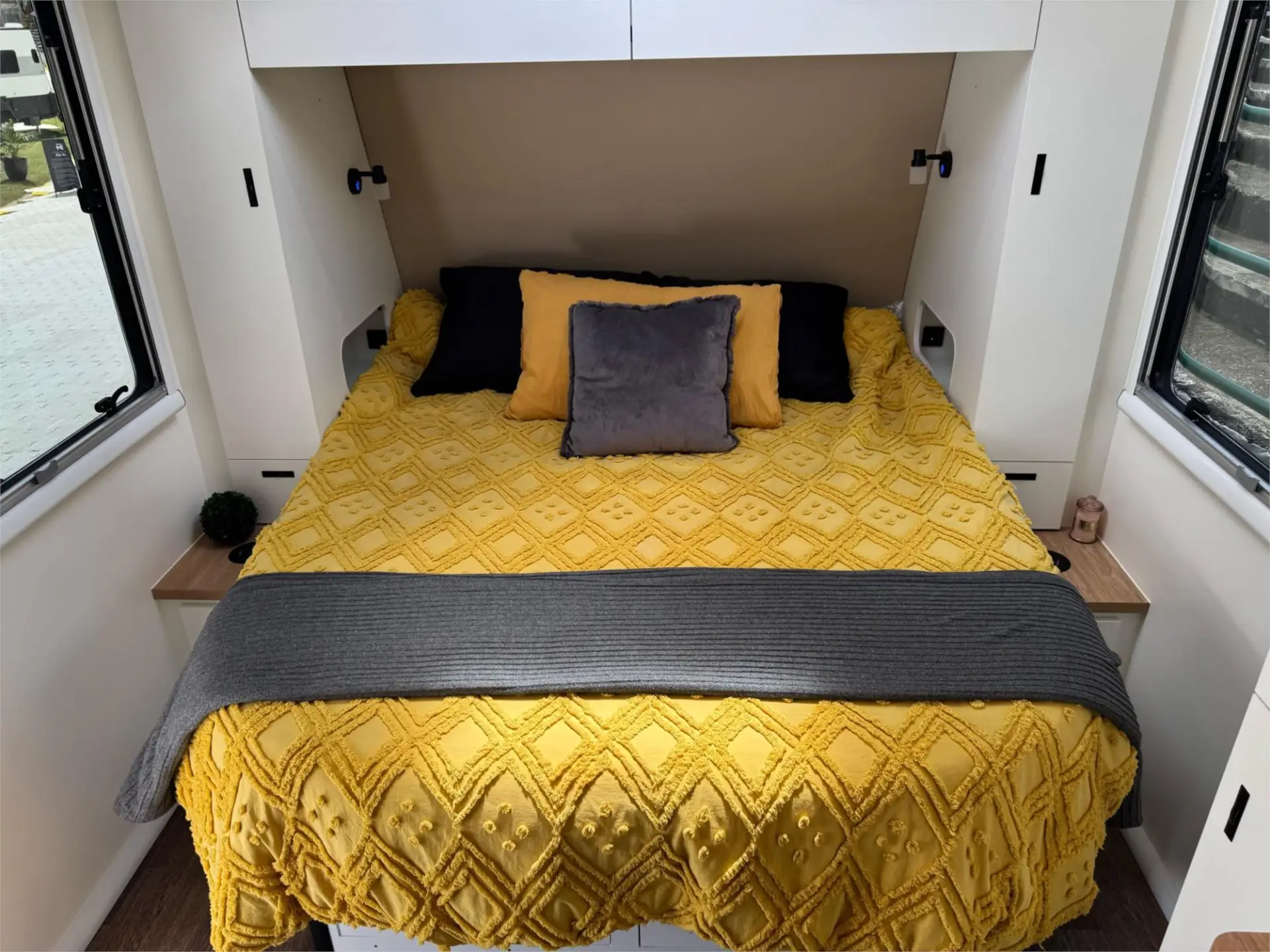 https://media-caravea.syd1.digitaloceanspaces.com/caravans/95EIC14929/exterior-6.webp