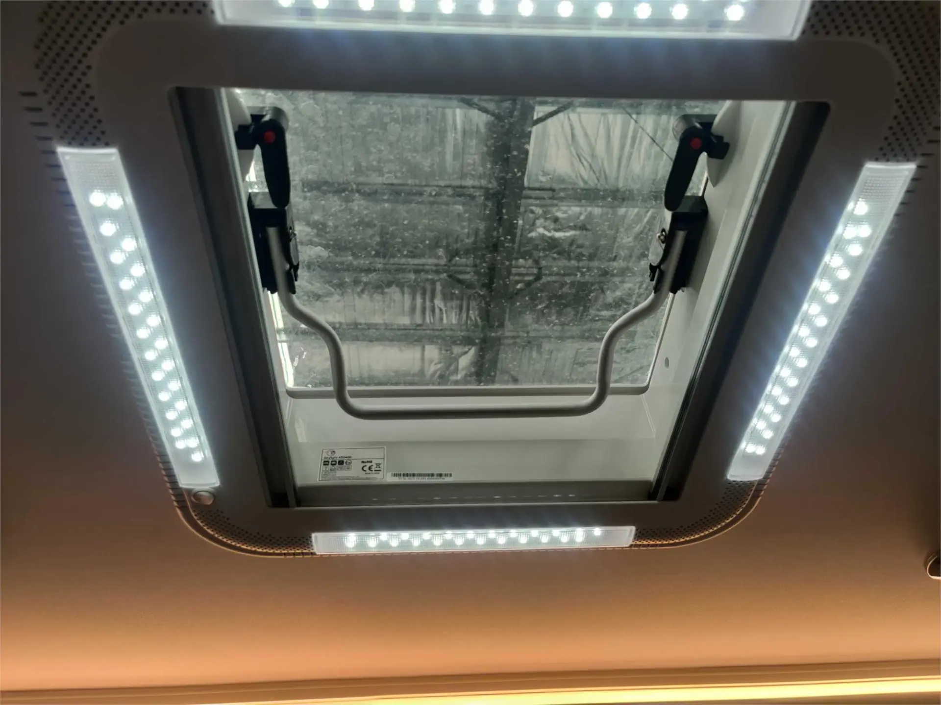 https://media-caravea.syd1.digitaloceanspaces.com/caravans/95EIC15159/exterior-20.webp