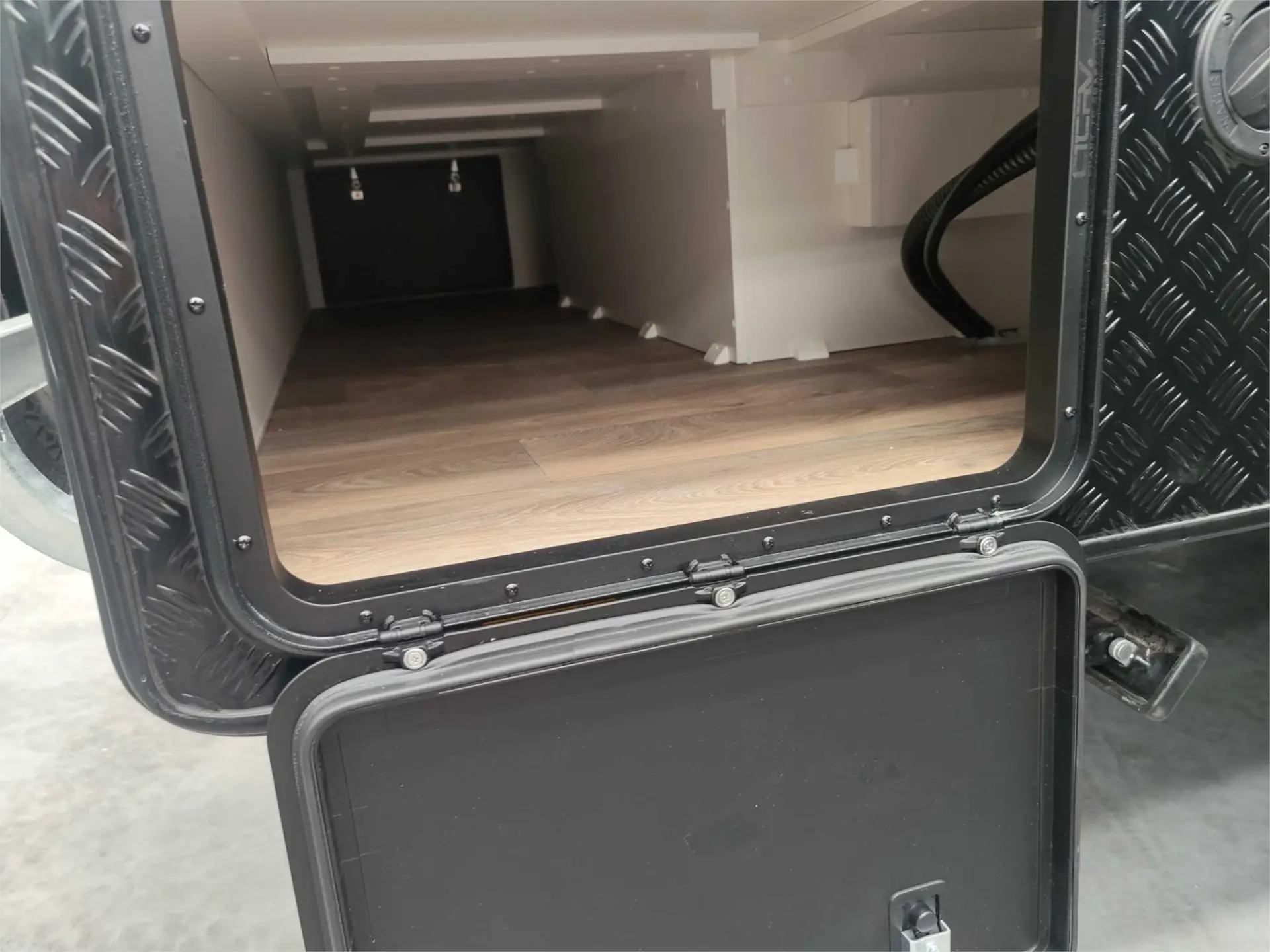 https://media-caravea.syd1.digitaloceanspaces.com/caravans/95EIC15159/exterior-29.webp