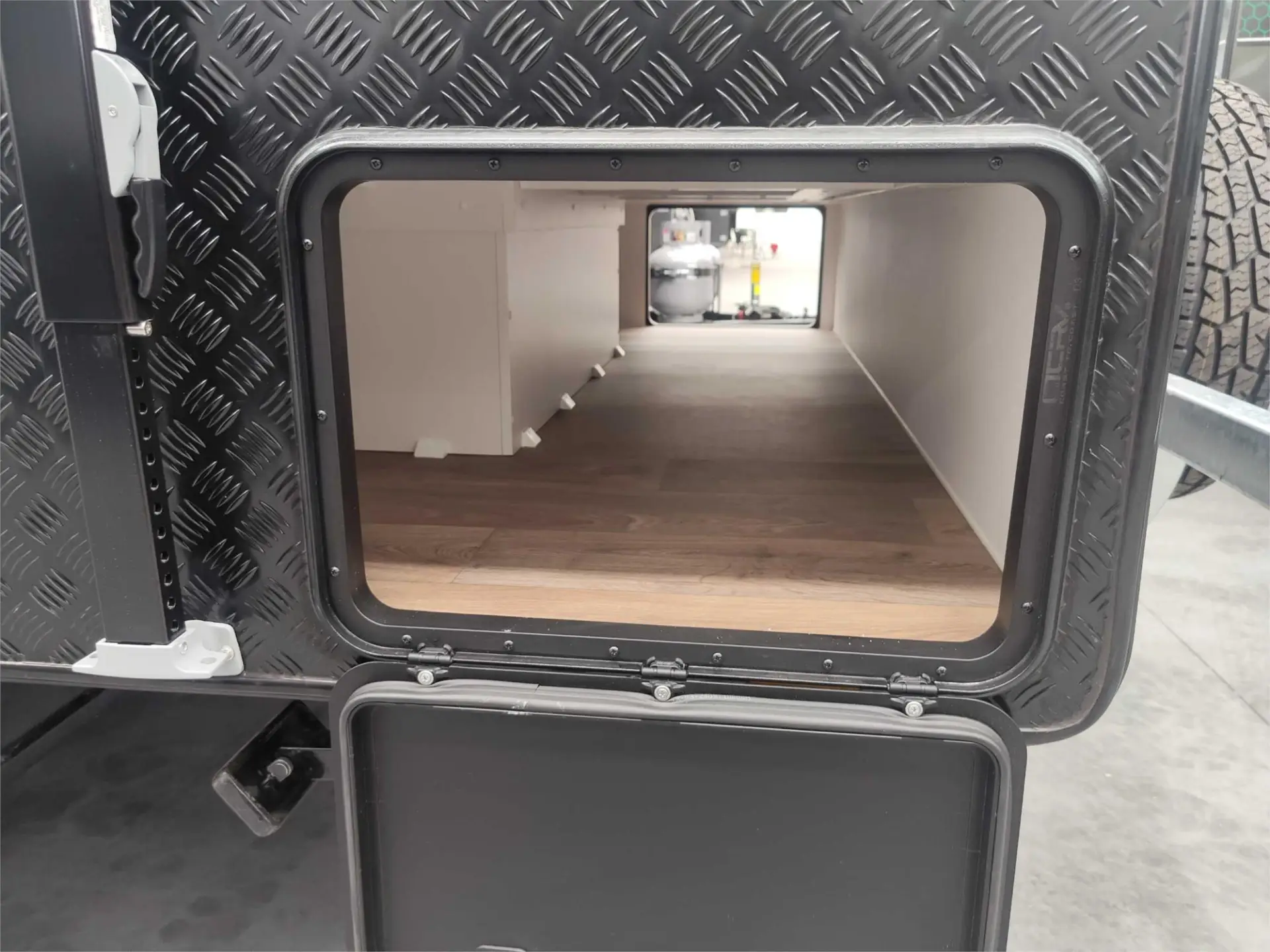 https://media-caravea.syd1.digitaloceanspaces.com/caravans/95EIC15159/exterior-3.webp