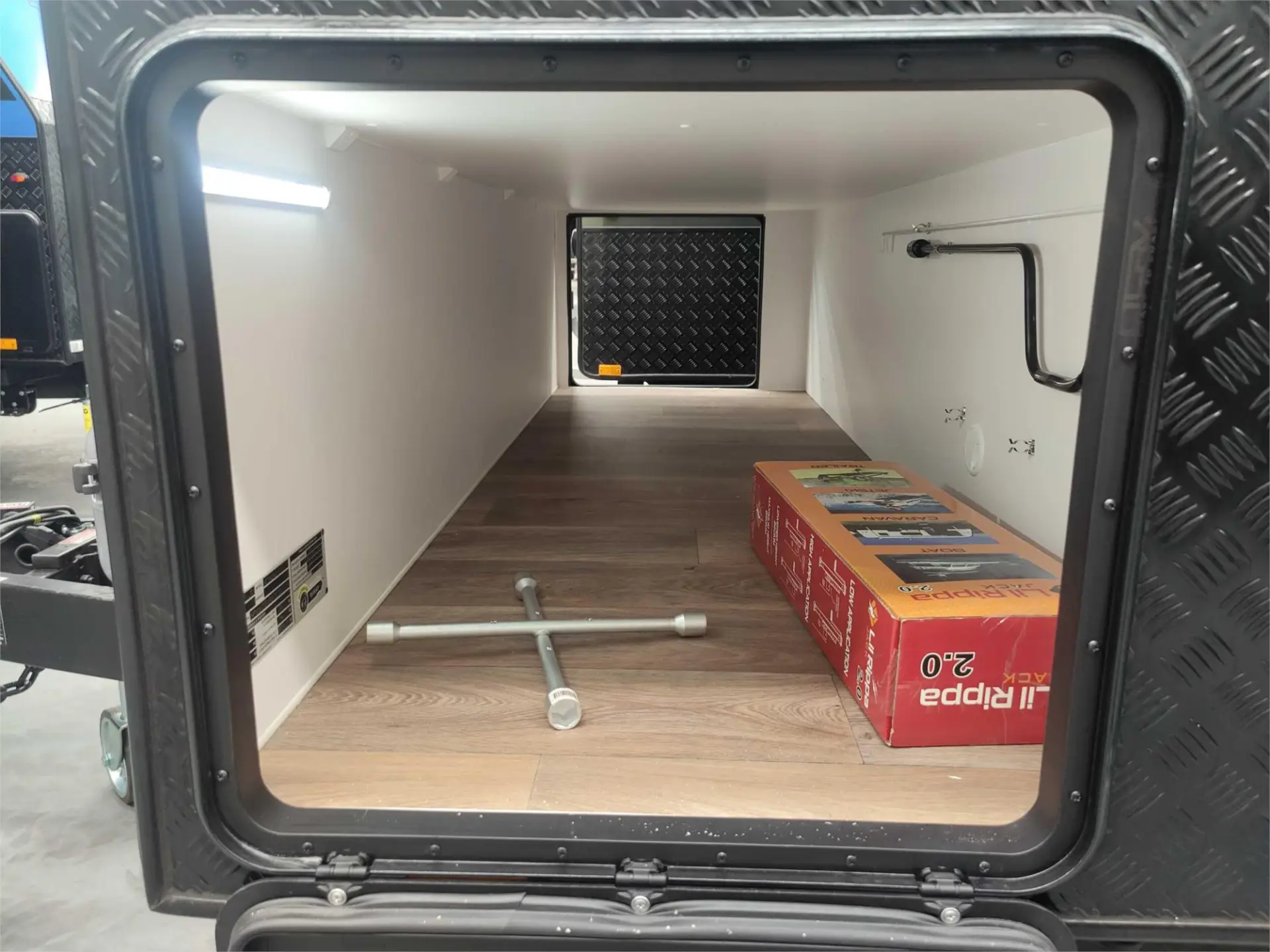 https://media-caravea.syd1.digitaloceanspaces.com/caravans/95EIC15159/exterior-30.webp