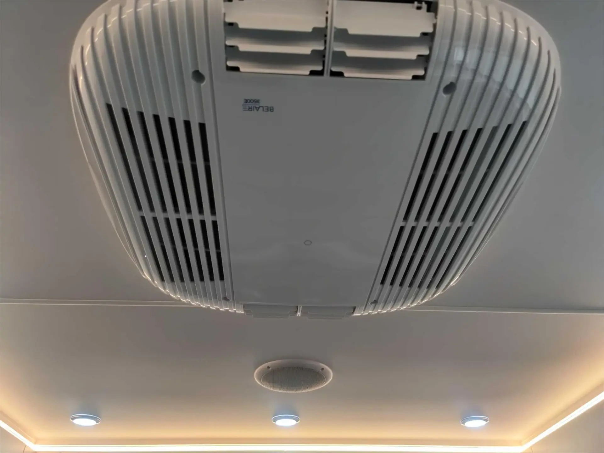 https://media-caravea.syd1.digitaloceanspaces.com/caravans/95EIC15159/exterior-6.webp