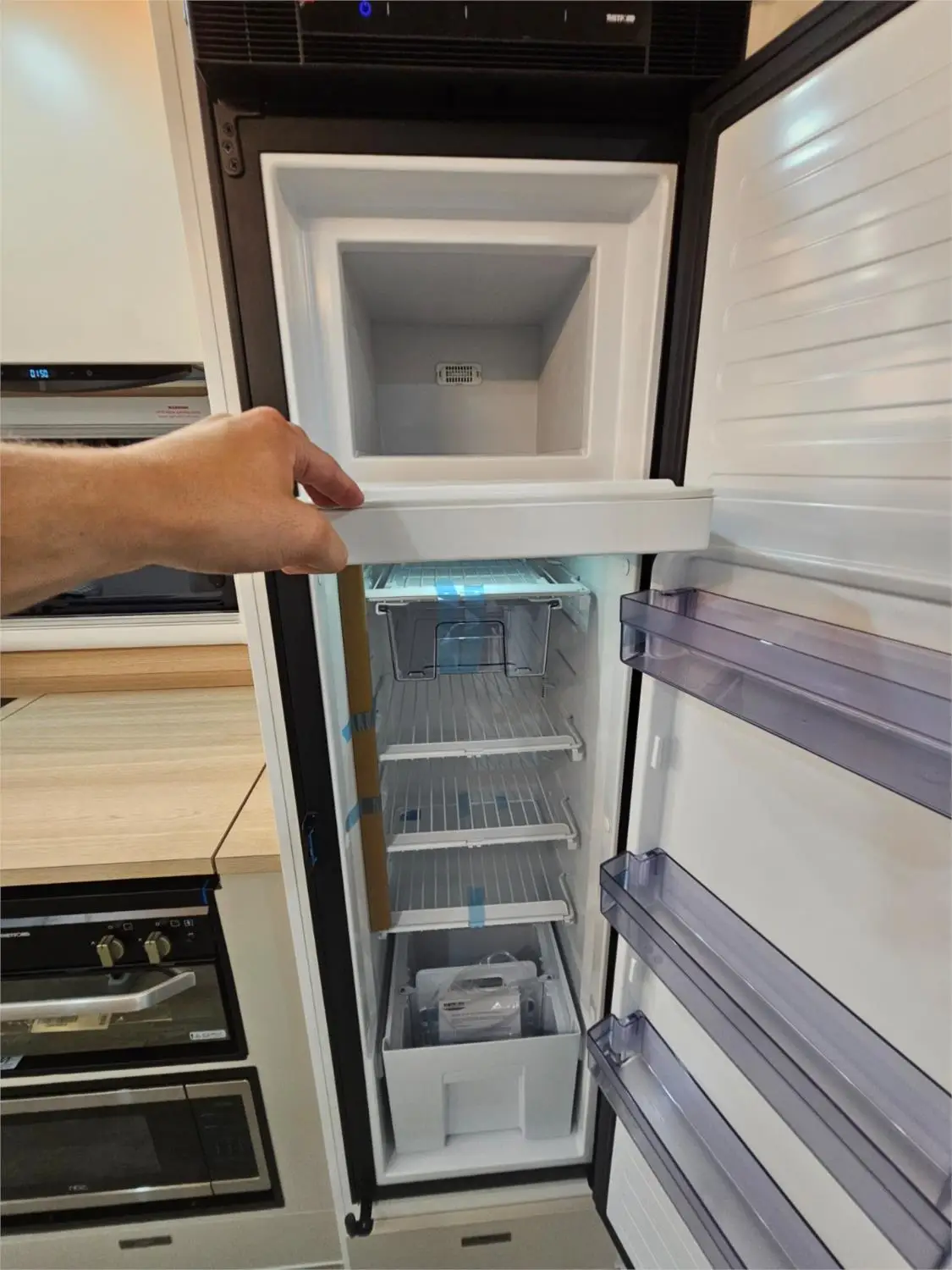 https://media-caravea.syd1.digitaloceanspaces.com/caravans/95EIC15233/exterior-13.webp