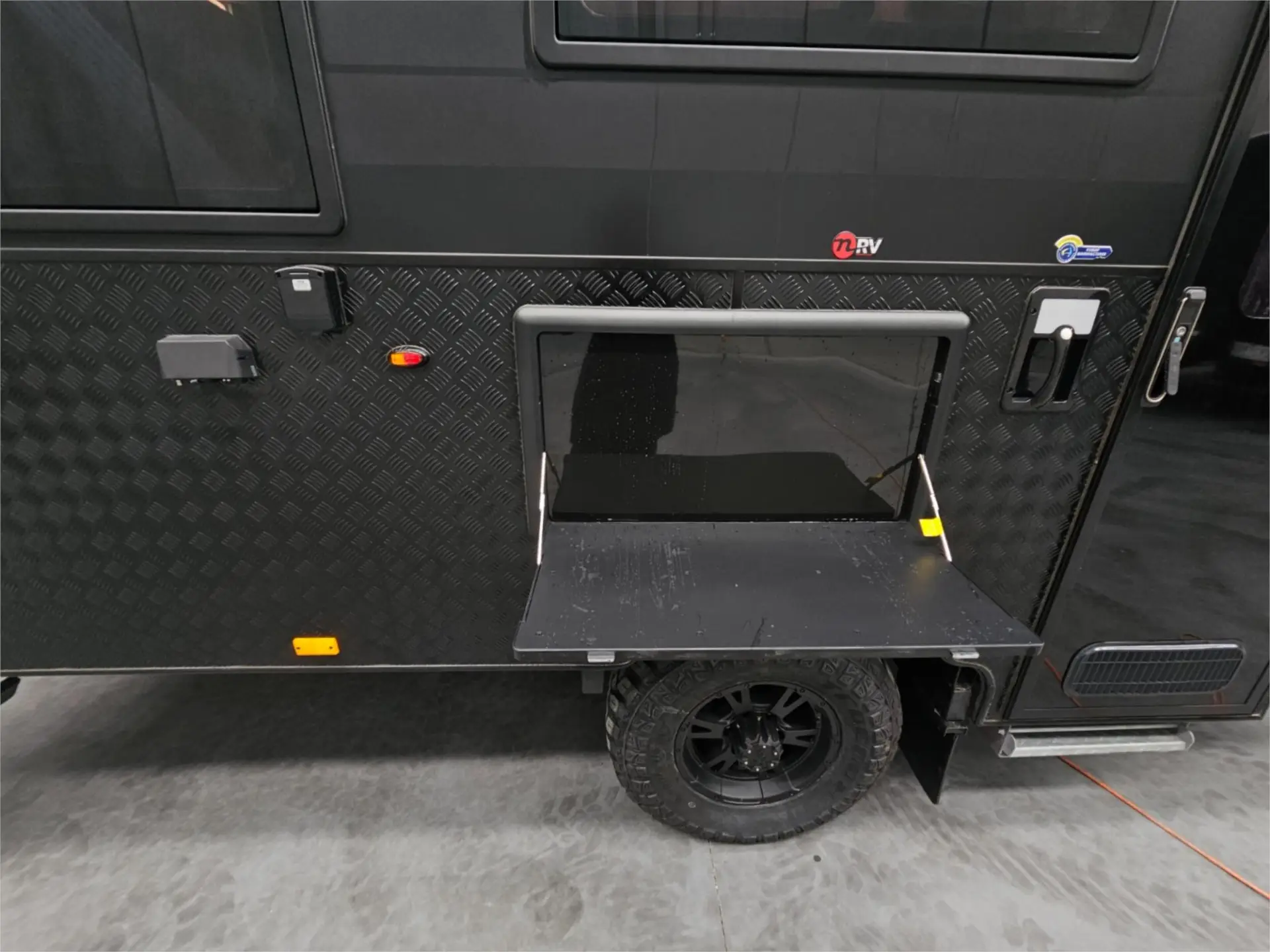 https://media-caravea.syd1.digitaloceanspaces.com/caravans/95EIC15233/exterior-21.webp
