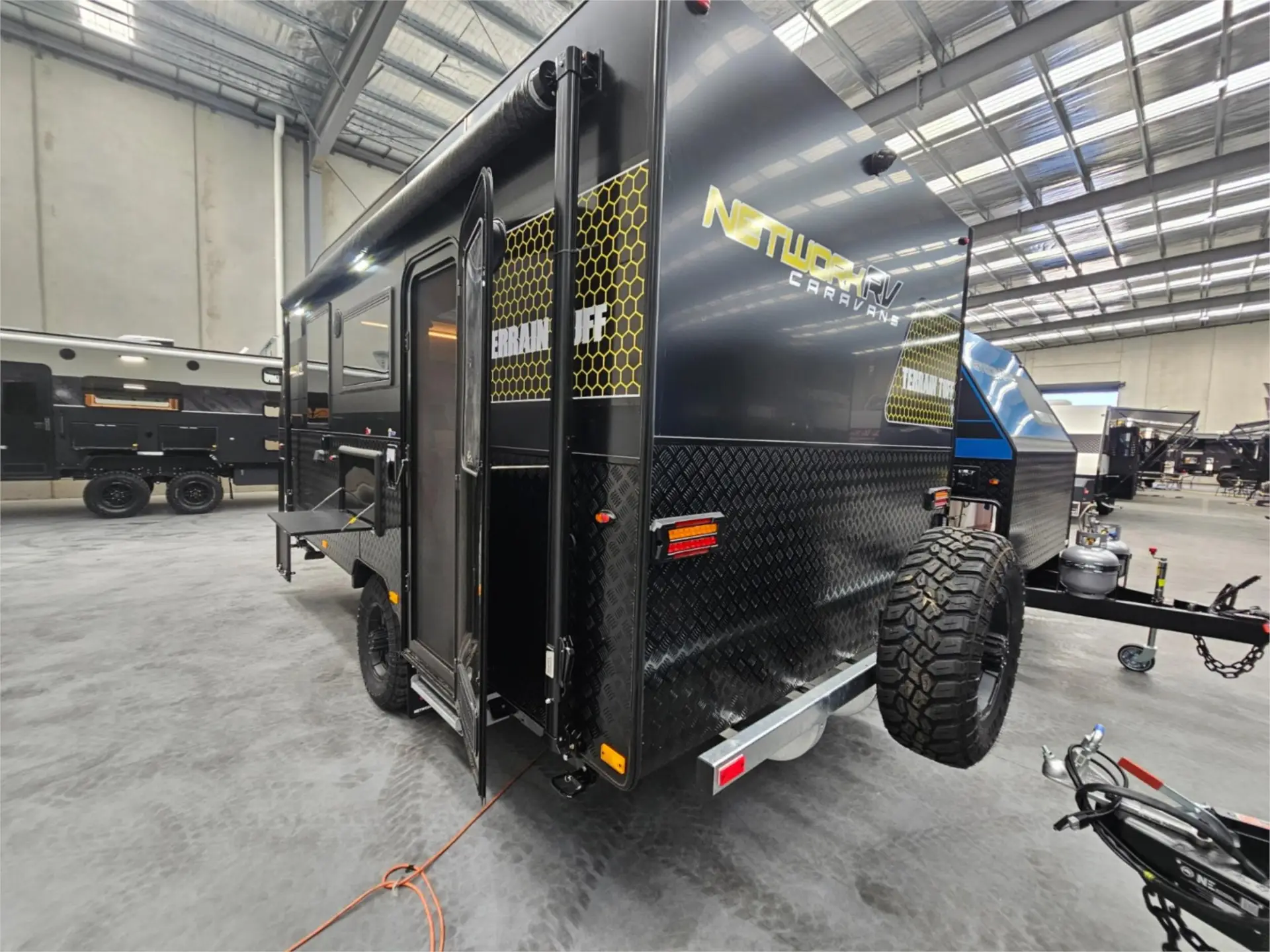 https://media-caravea.syd1.digitaloceanspaces.com/caravans/95EIC15233/exterior-23.webp