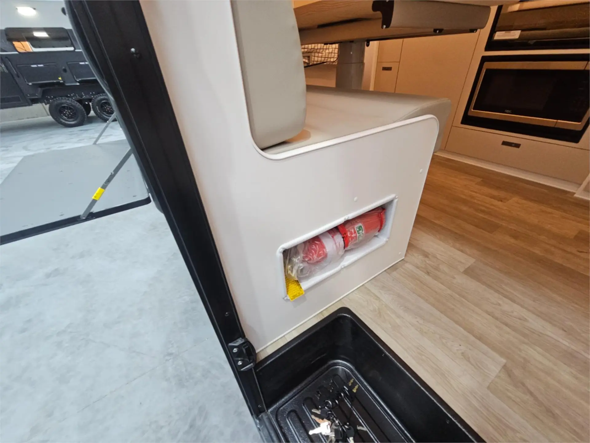 https://media-caravea.syd1.digitaloceanspaces.com/caravans/95EIC15233/exterior-5.webp