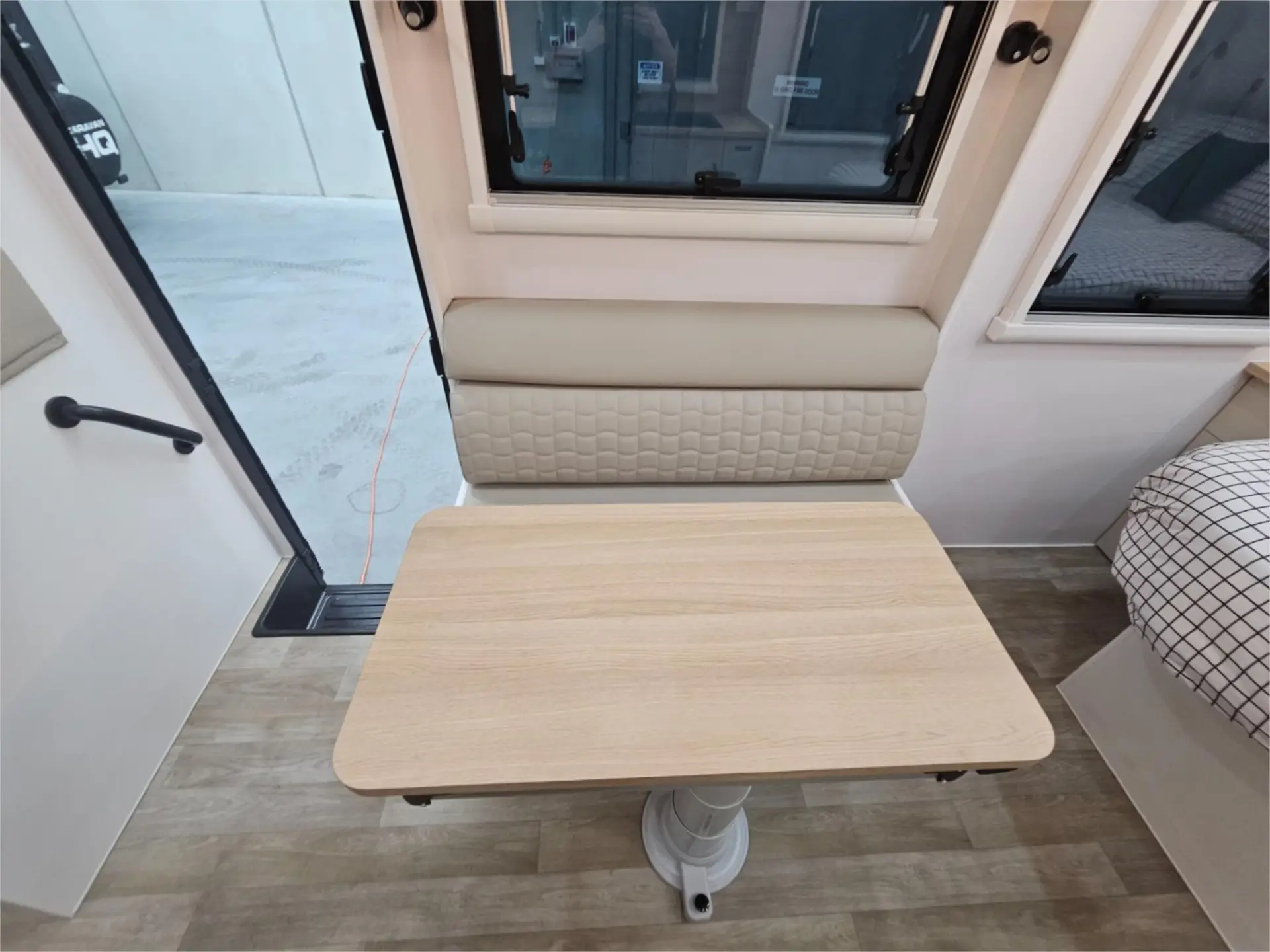 https://media-caravea.syd1.digitaloceanspaces.com/caravans/95EIC15233/exterior-7.webp