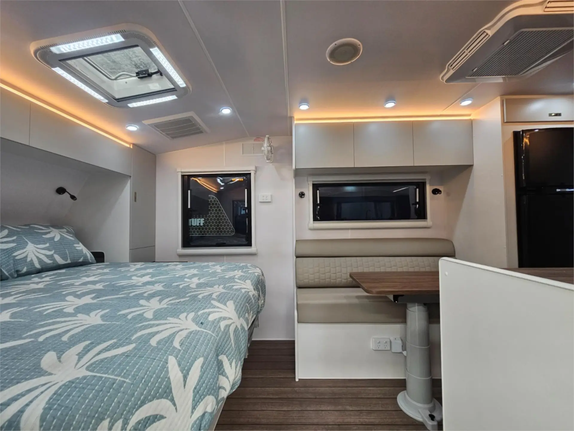 https://media-caravea.syd1.digitaloceanspaces.com/caravans/95EIC15234/exterior-12.webp