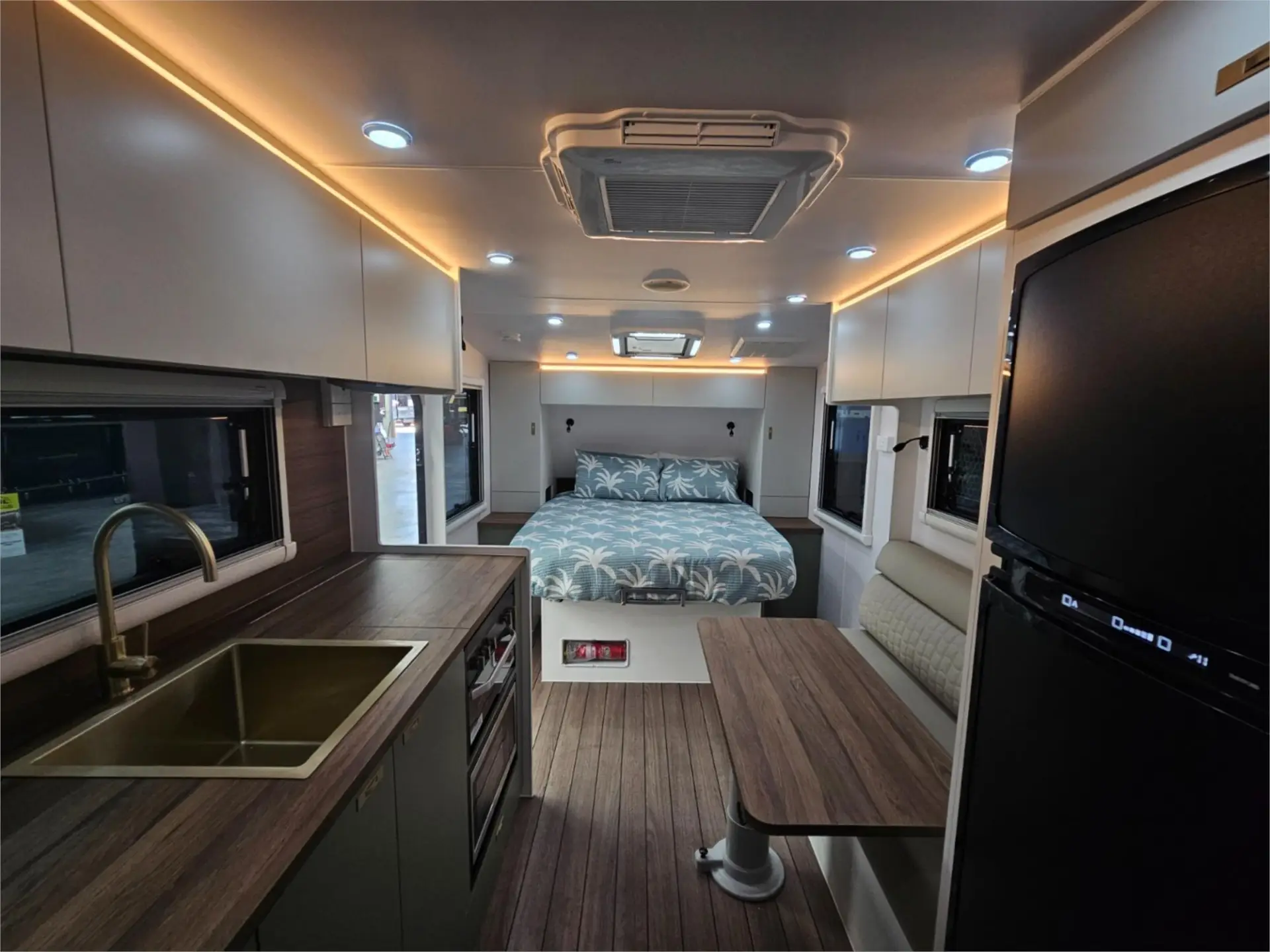 https://media-caravea.syd1.digitaloceanspaces.com/caravans/95EIC15234/exterior-14.webp