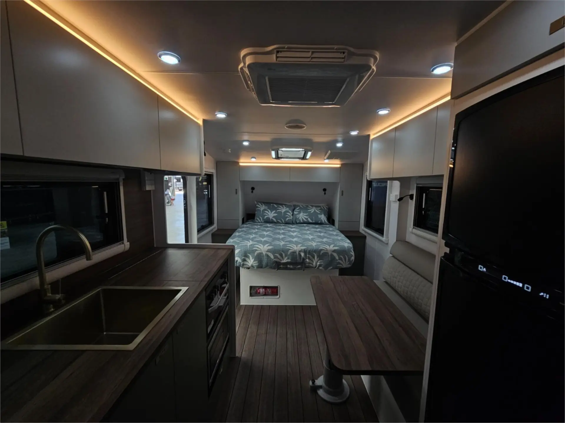 https://media-caravea.syd1.digitaloceanspaces.com/caravans/95EIC15234/exterior-15.webp