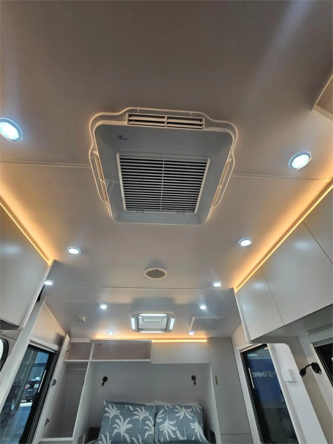 https://media-caravea.syd1.digitaloceanspaces.com/caravans/95EIC15234/exterior-23.webp