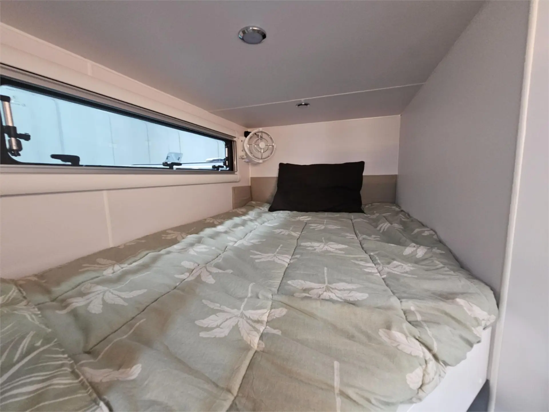 https://media-caravea.syd1.digitaloceanspaces.com/caravans/95EIC15234/exterior-24.webp