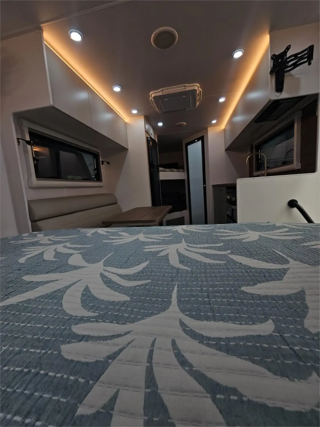 https://media-caravea.syd1.digitaloceanspaces.com/caravans/95EIC15234/exterior-37.webp