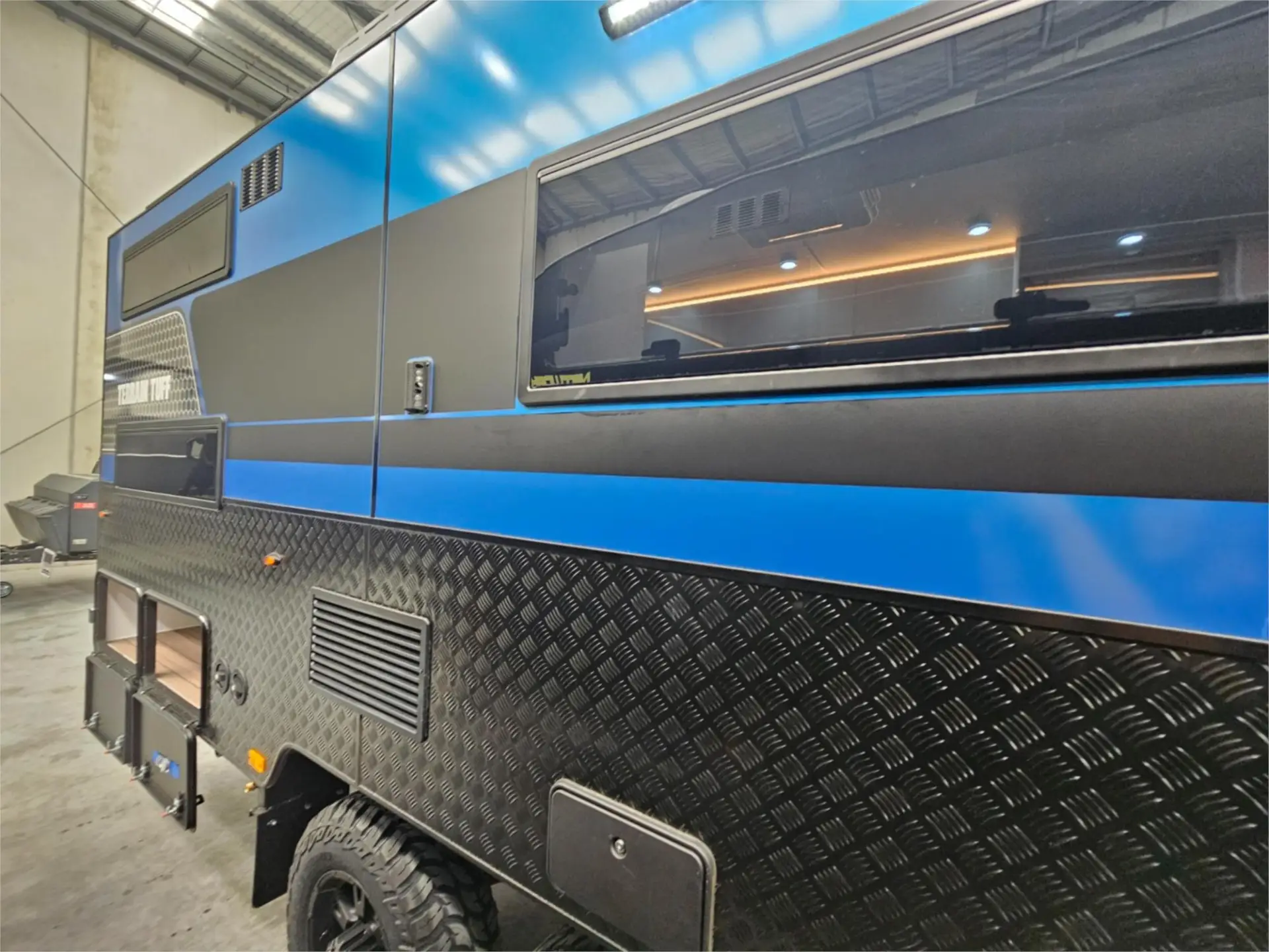 https://media-caravea.syd1.digitaloceanspaces.com/caravans/95EIC15234/exterior-6.webp