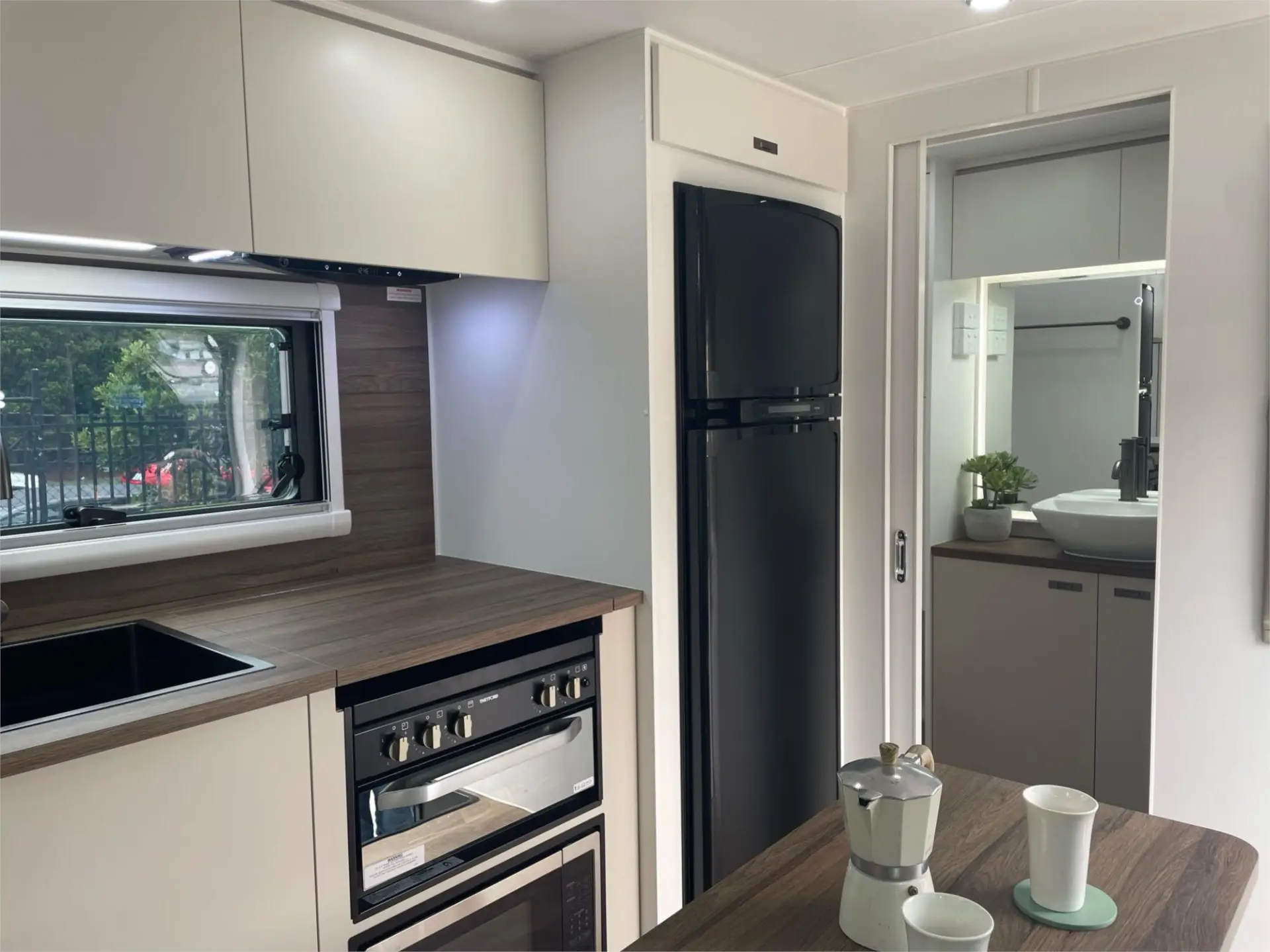 https://media-caravea.syd1.digitaloceanspaces.com/caravans/95EIC15303/exterior-1.webp