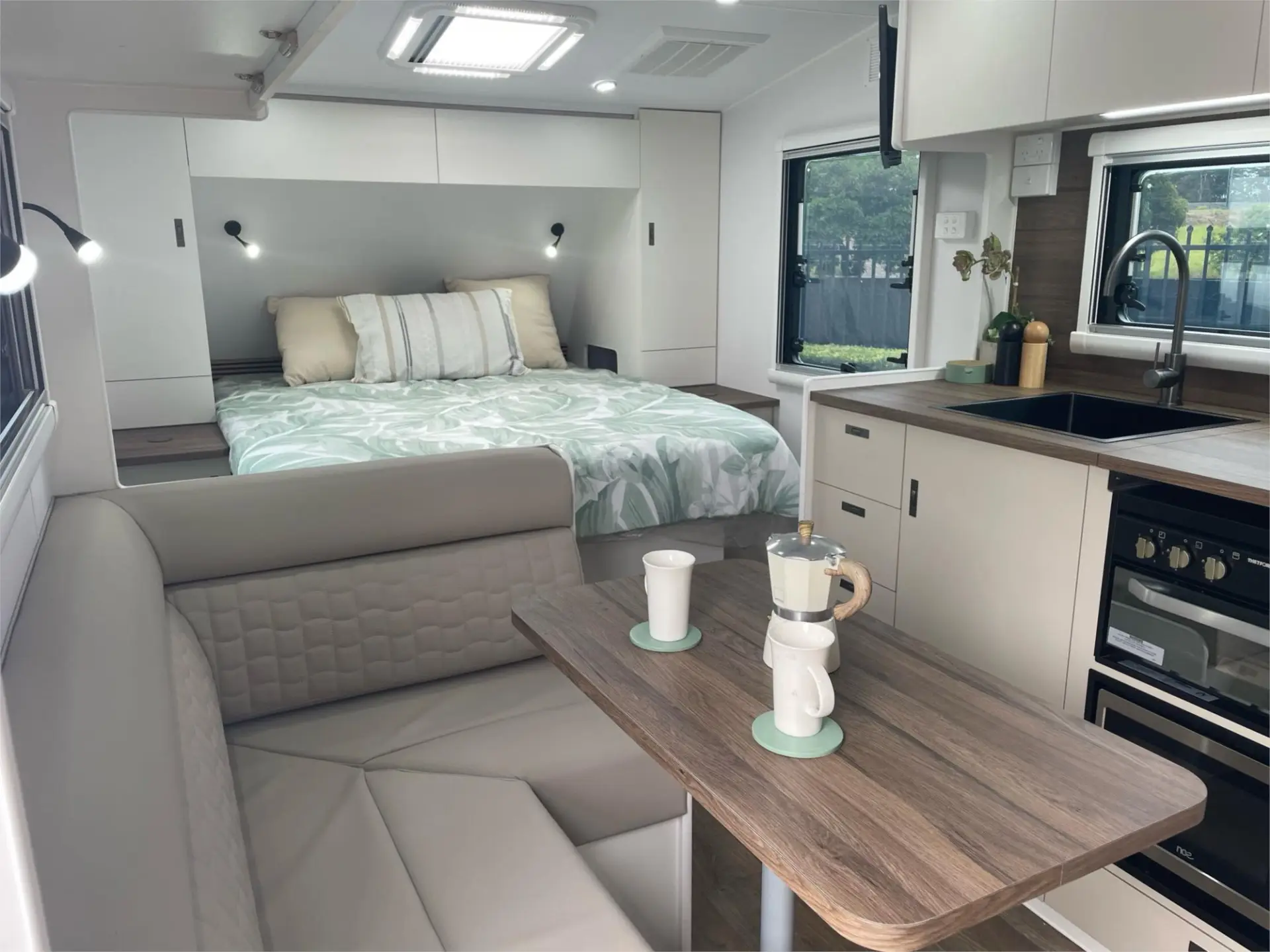https://media-caravea.syd1.digitaloceanspaces.com/caravans/95EIC15303/exterior-11.webp