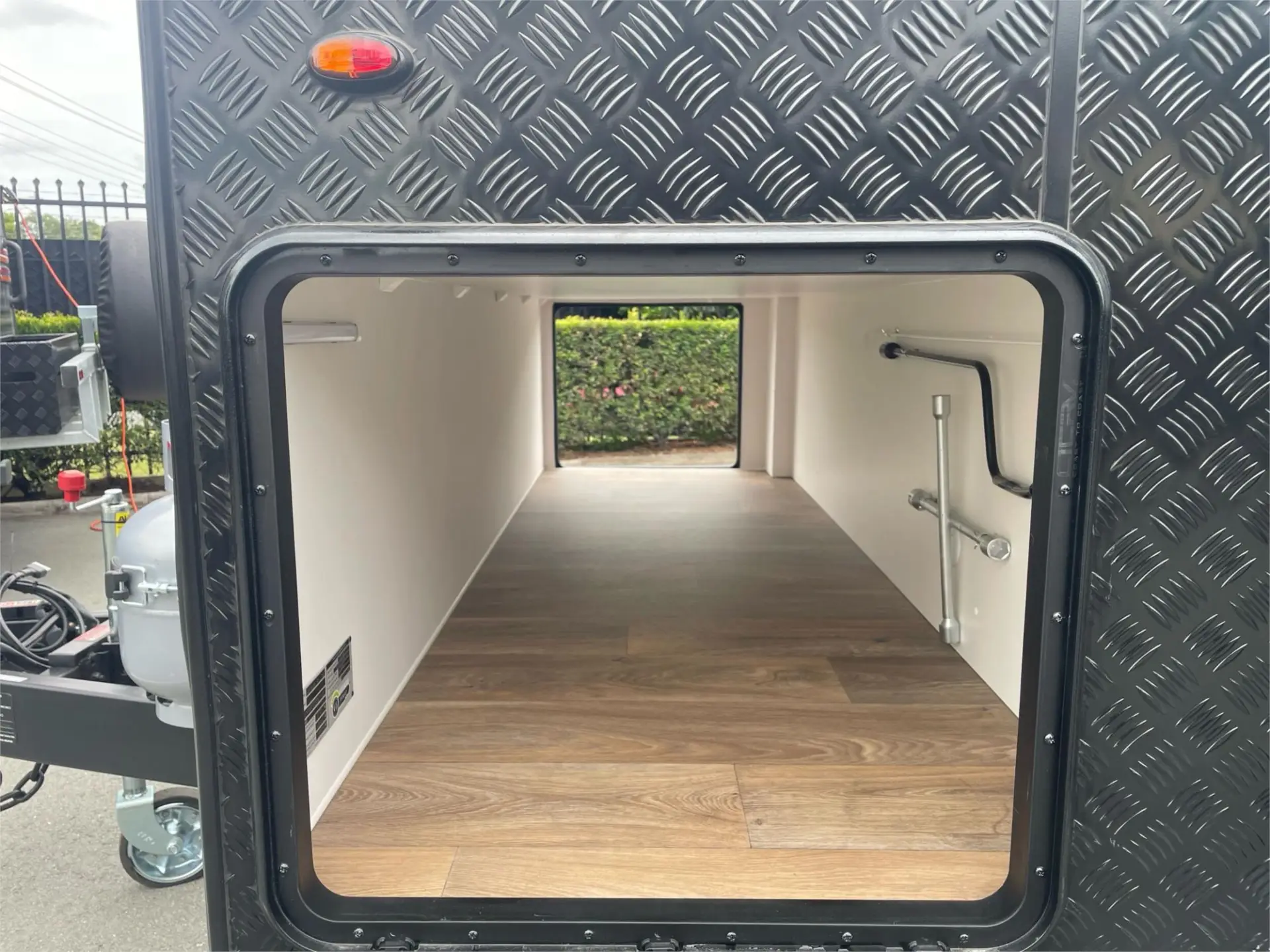 https://media-caravea.syd1.digitaloceanspaces.com/caravans/95EIC15303/exterior-16.webp
